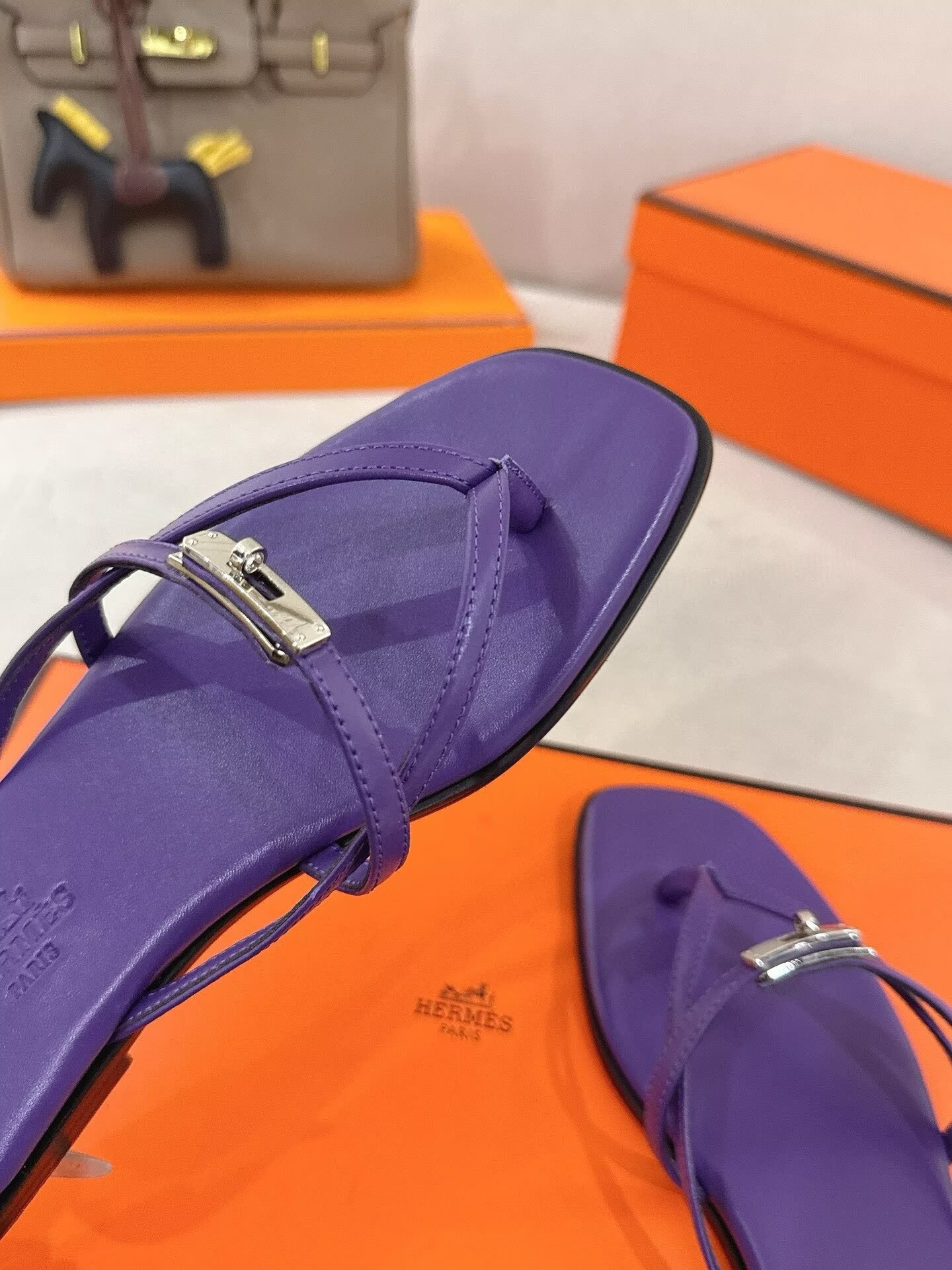 ua H**me5 miss sandals
