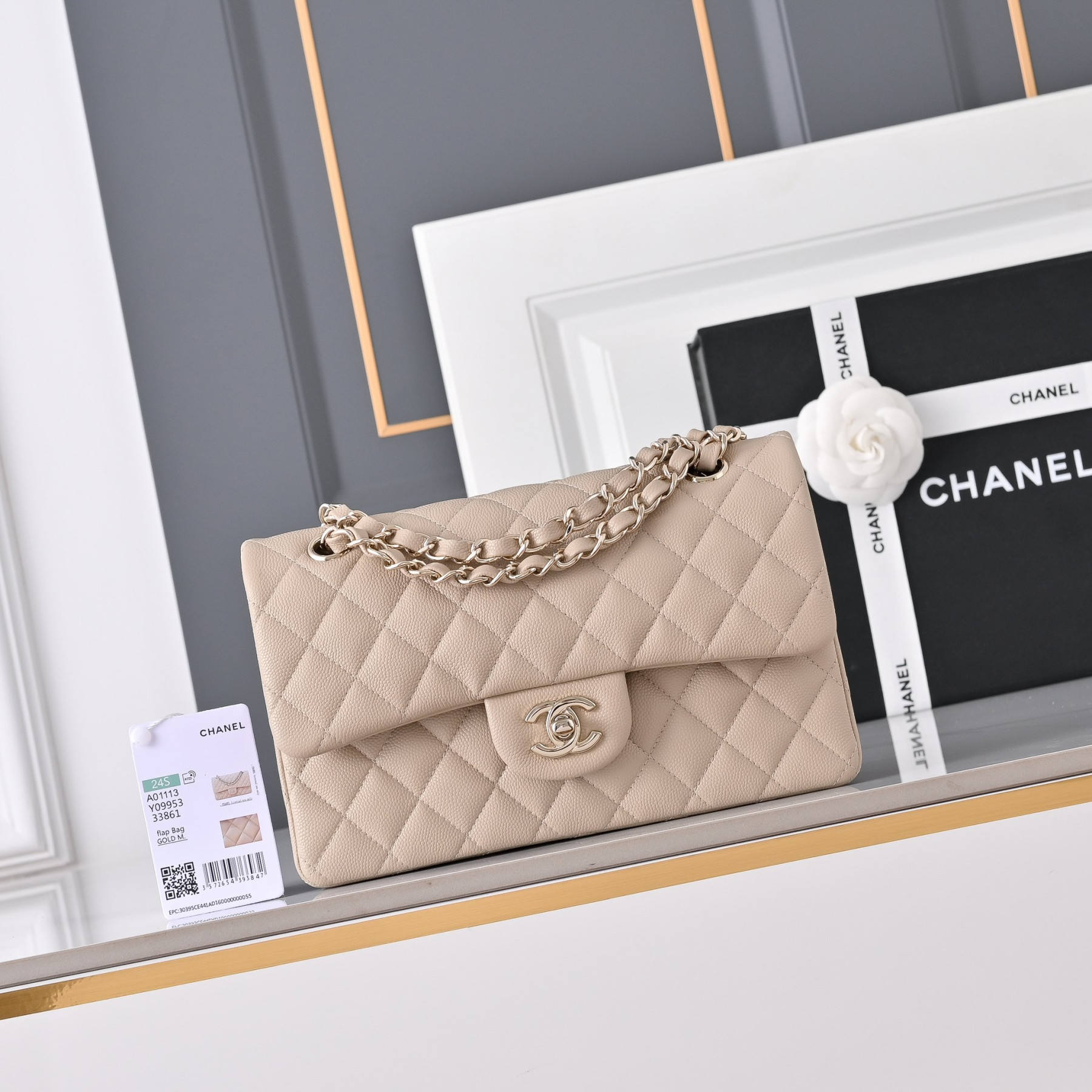 Chanel Classic Flap handbag Milky tea with light gold hardware and caviar leather A01113 23x14.5x6cm