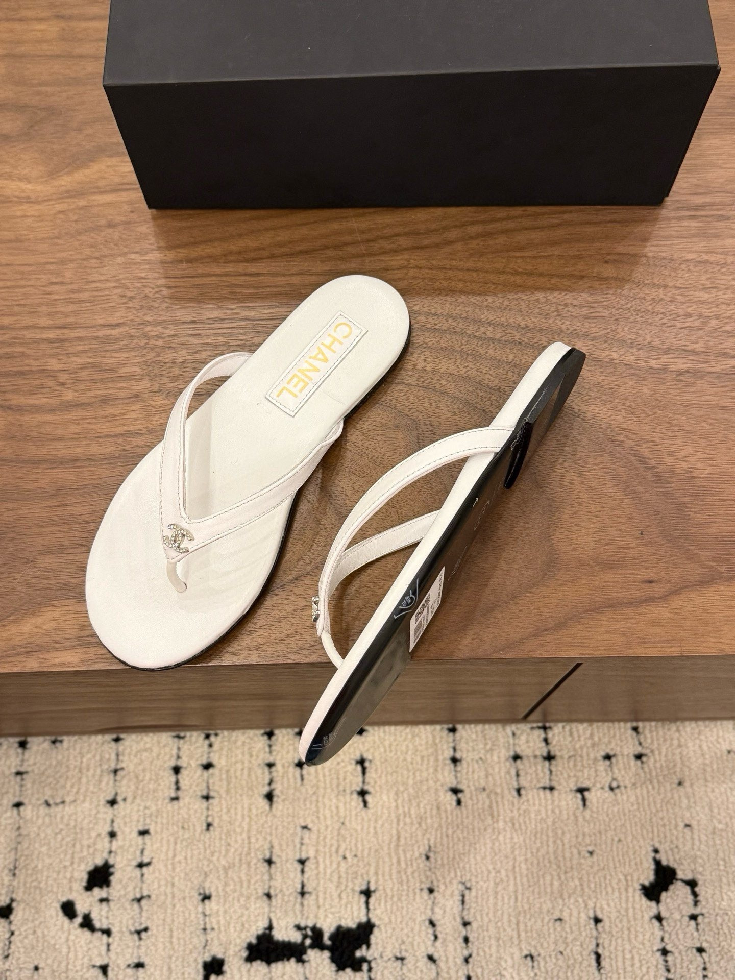UA Chanel Slides