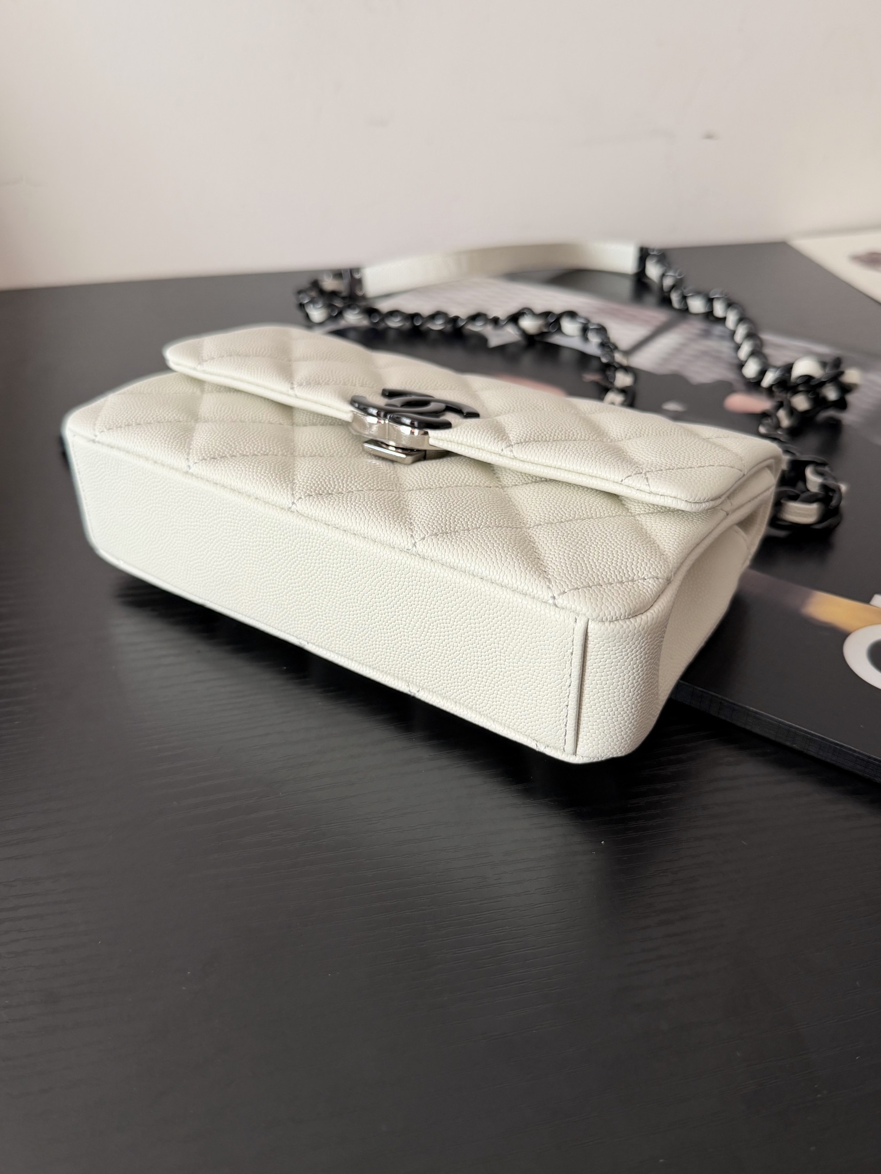 Chanel Flap Bag AS2302 20x12.5x6cm