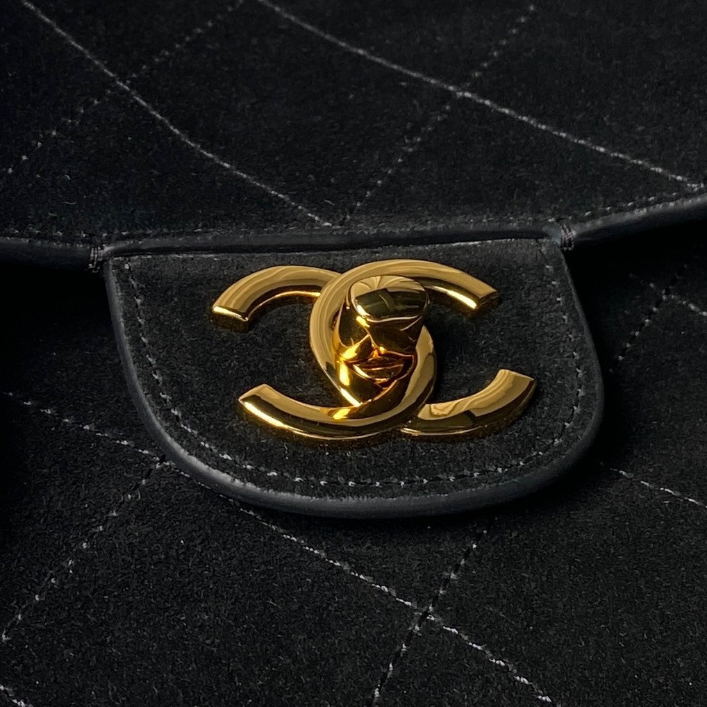 Chanel Maxi Flapbag Gold hardware AS6281 19.5x32x10cm