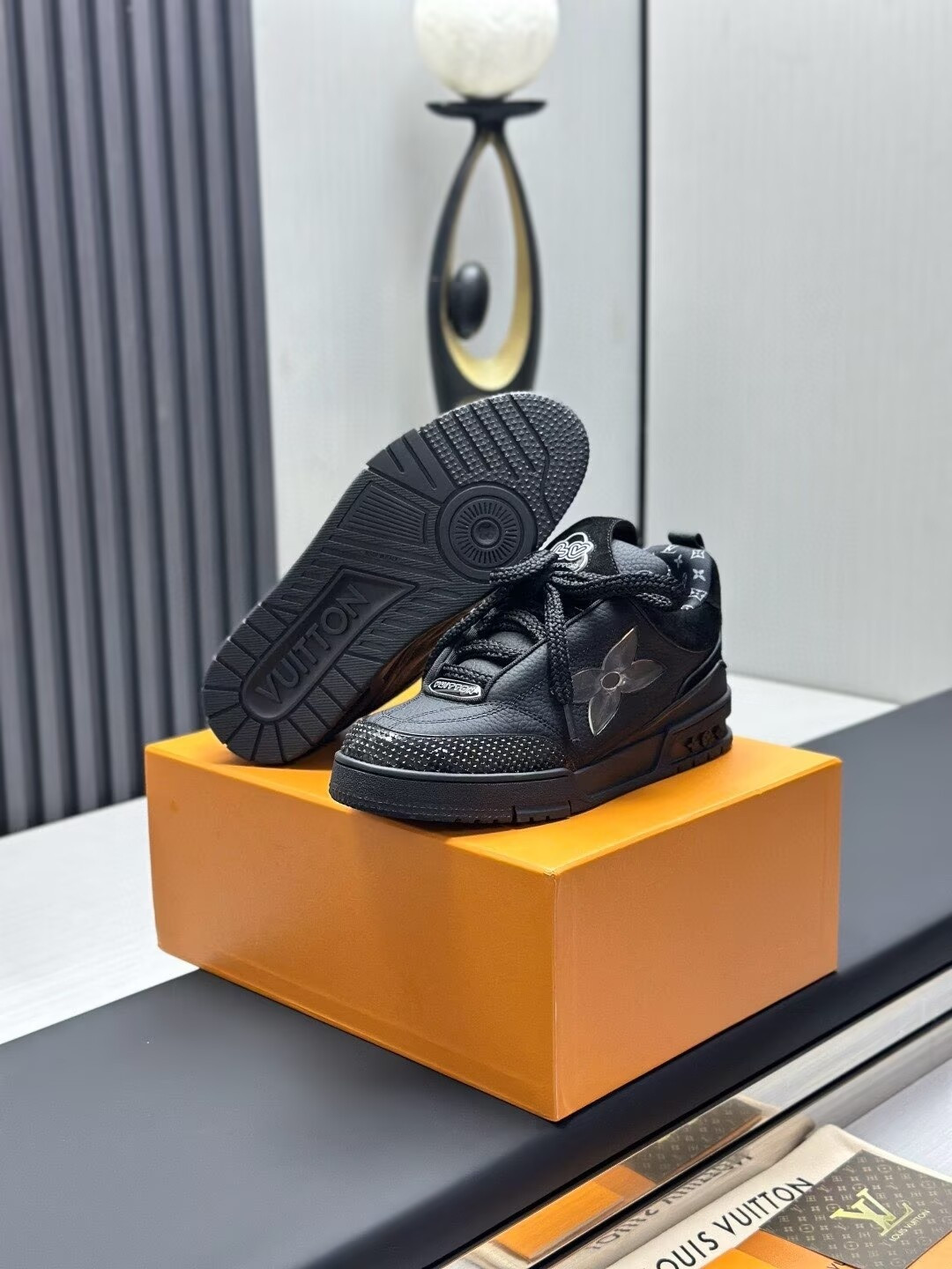 UA LV Skate Sneaker