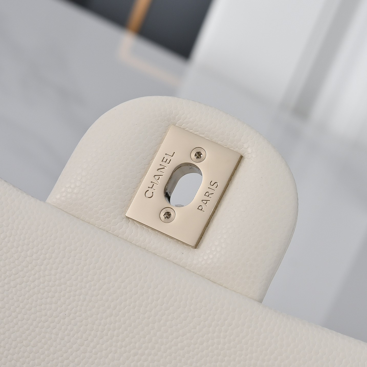 Chanel Classic Flap handbag Off-white with light gold hardware and caviar leather A01113 23x14.5x6cm