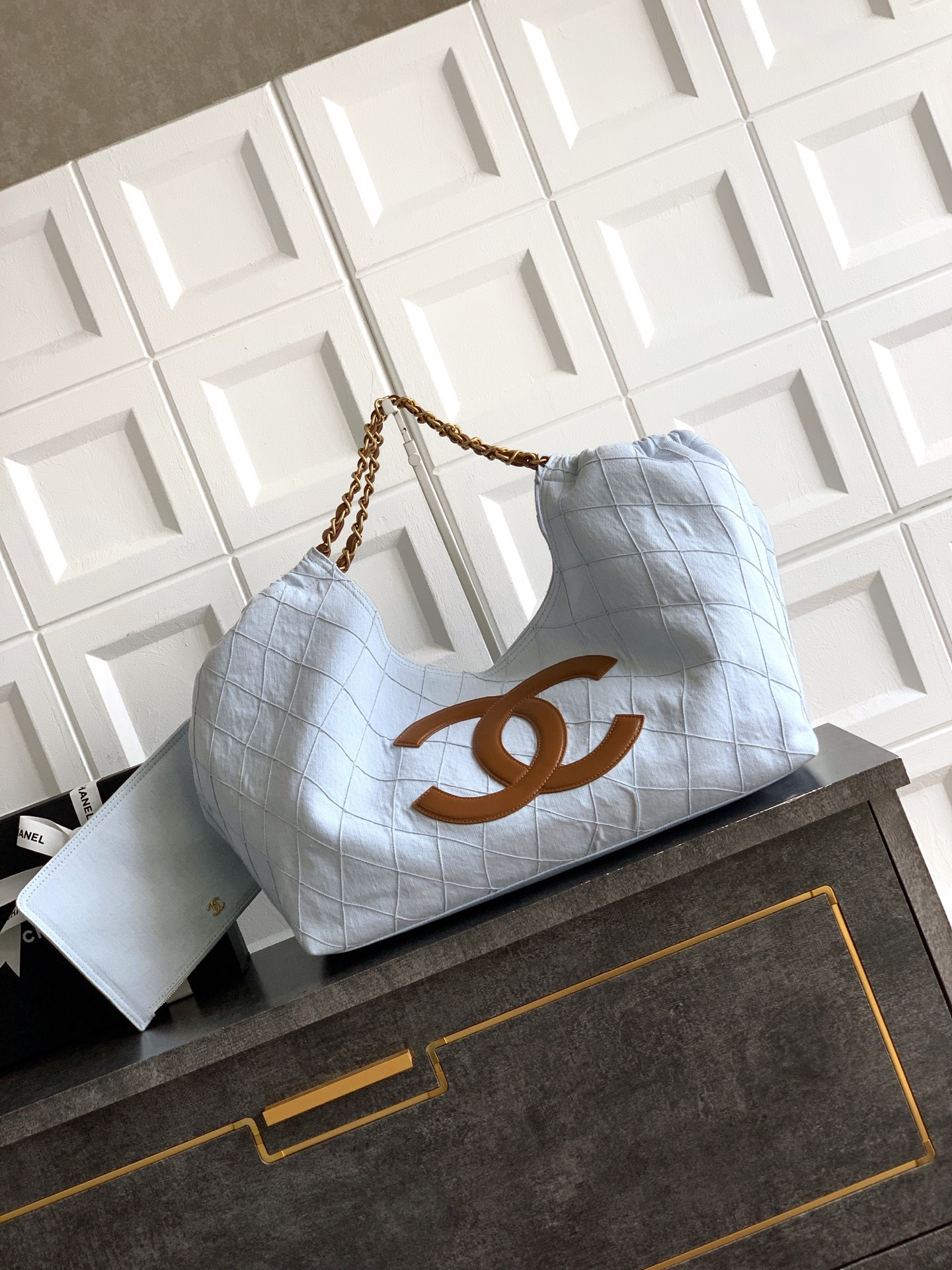 Chanel Small Shopping Bag AS6191 20x43x17cm