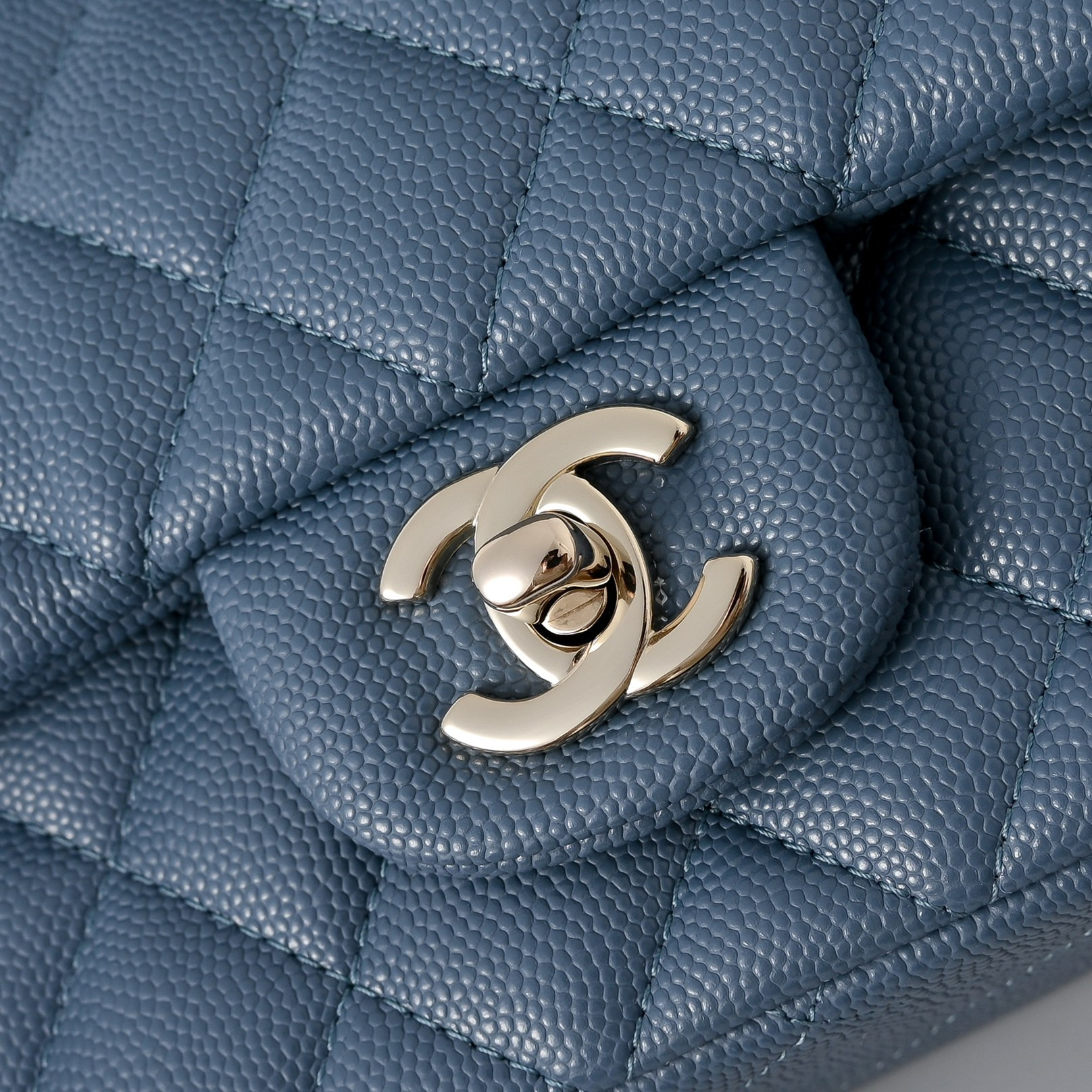 Chanel Mini Flap Bag A69900 20x12x6cm