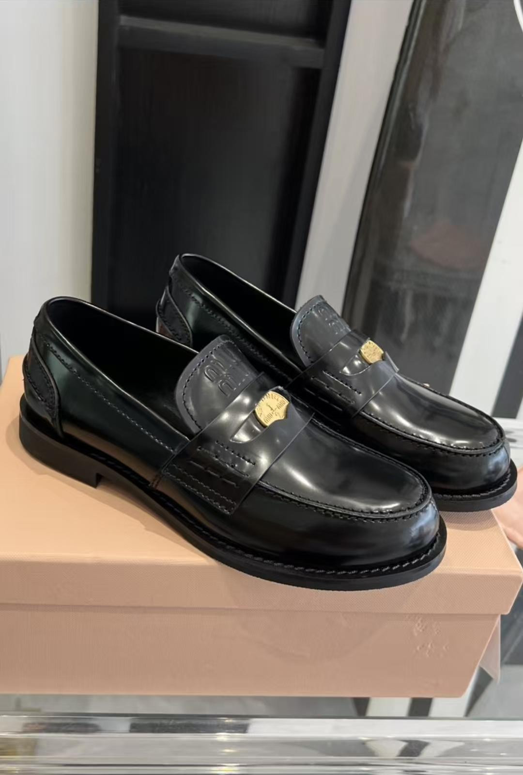 ua M1v M1v leather loafers