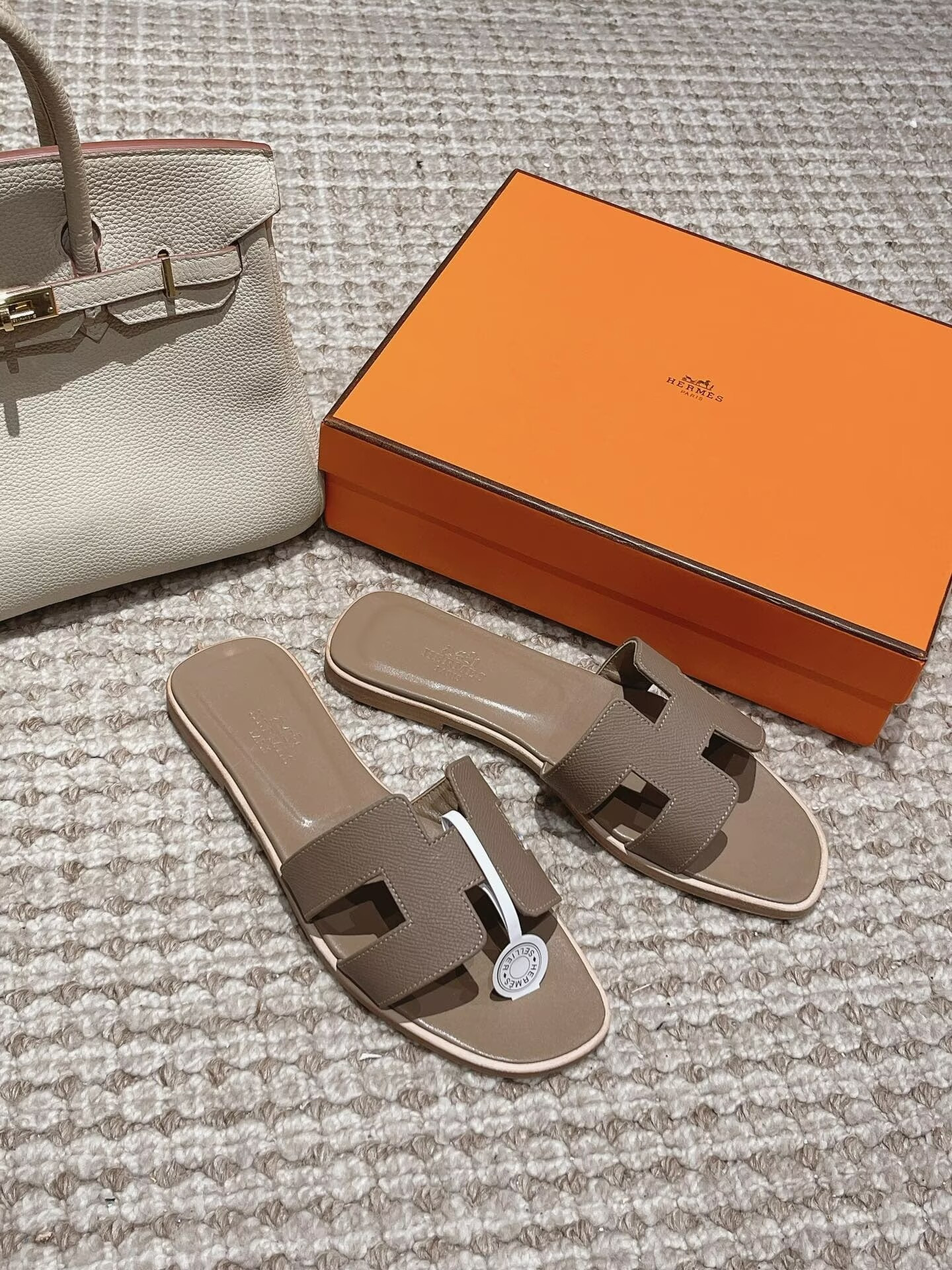 ua H**me5 oran sandal
