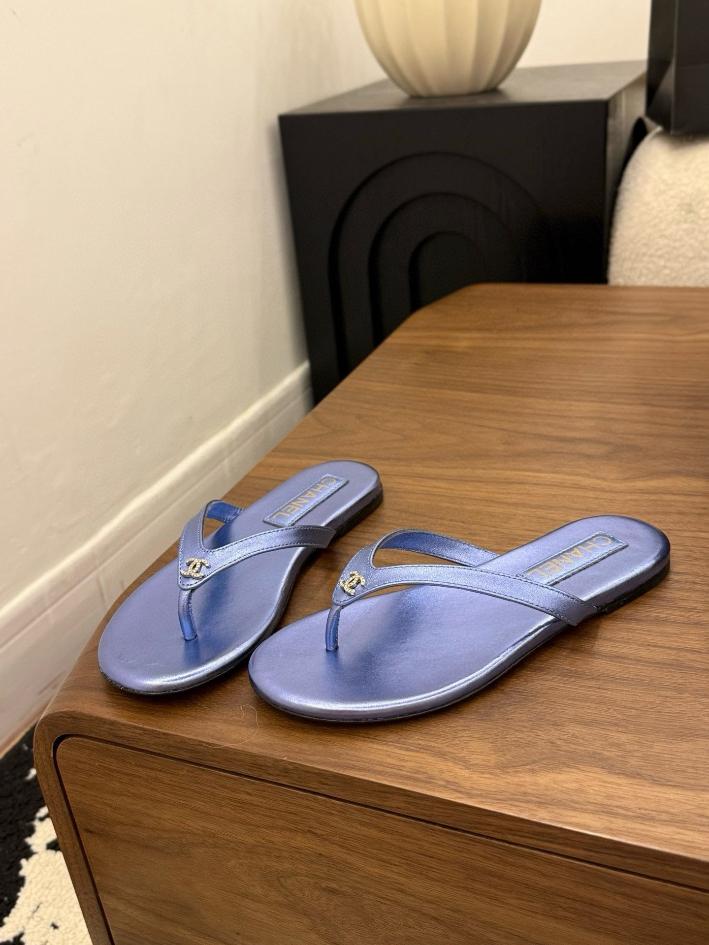 UA Chanel Slides