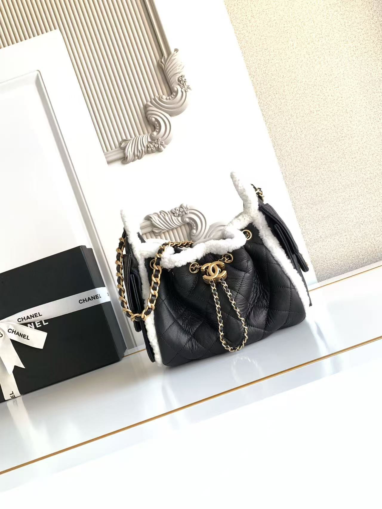 CHANEL 25C Bucket Bag 20x22x12.5cm