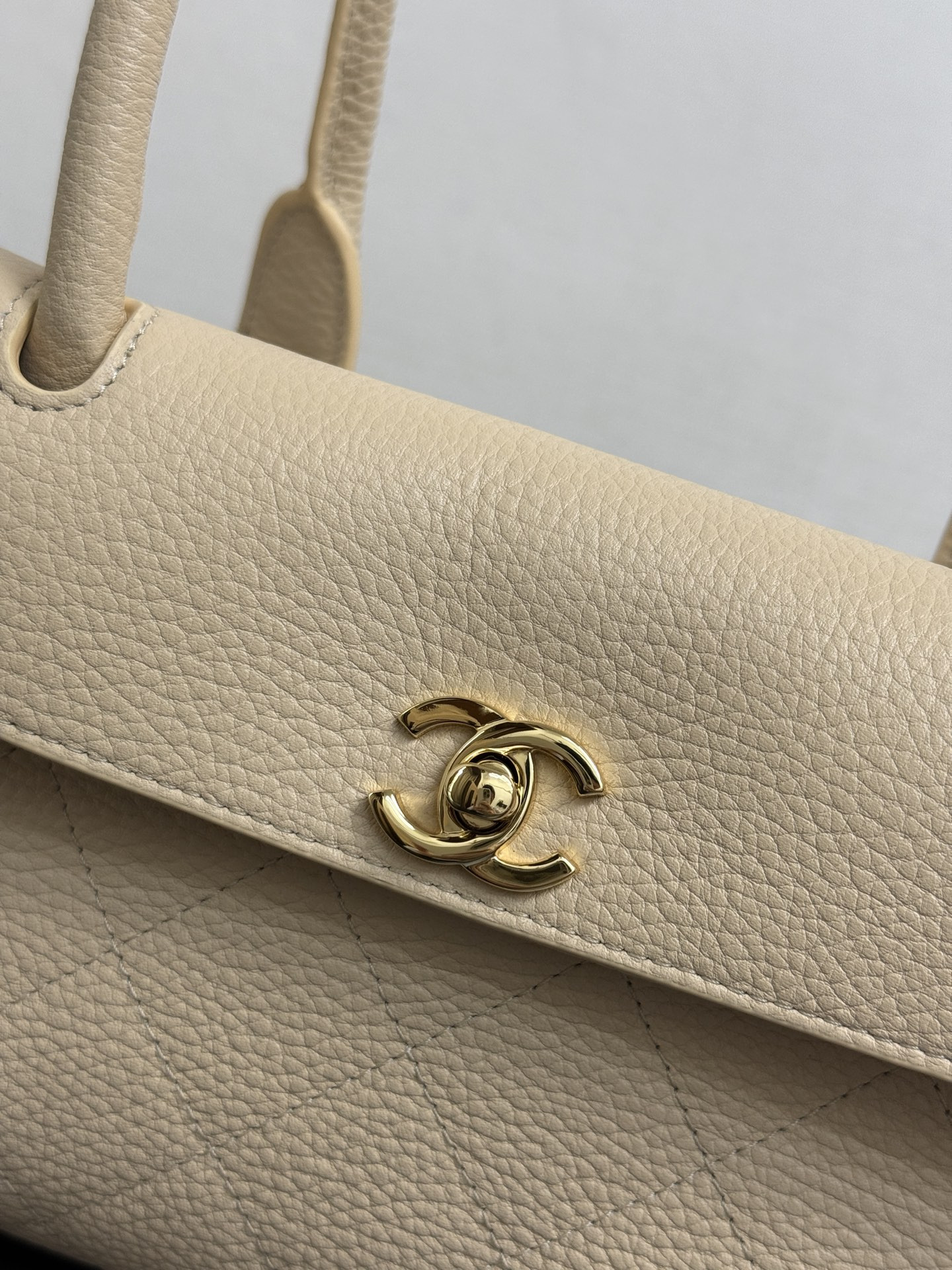 Chanel Small Tote AS6288 15x31x12cm