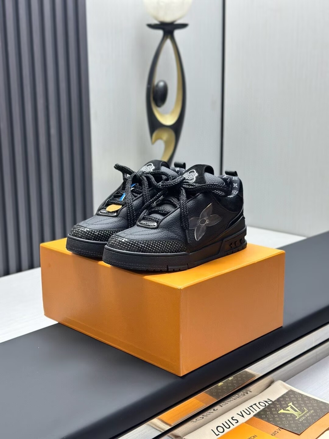 UA LV Skate Sneaker