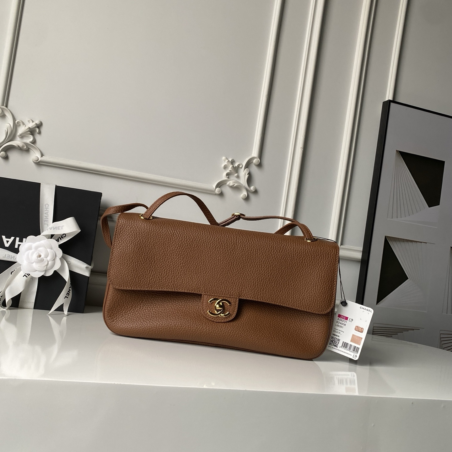 Chanel Maxi Flapbag Gold hardware AS6231 19.5x32x10cm