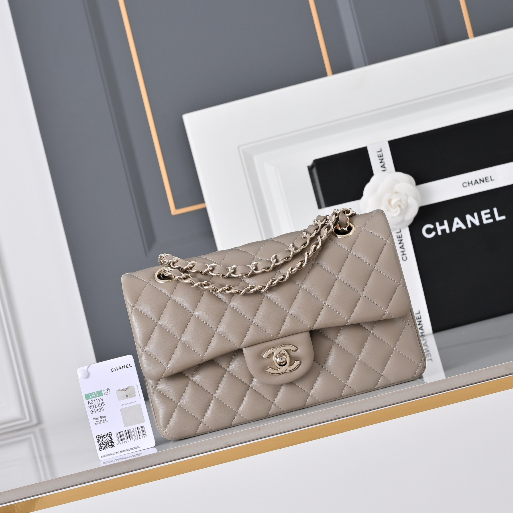 Chanel Classic Flap handbag light gold hardware A01113 23x14.5x6cm