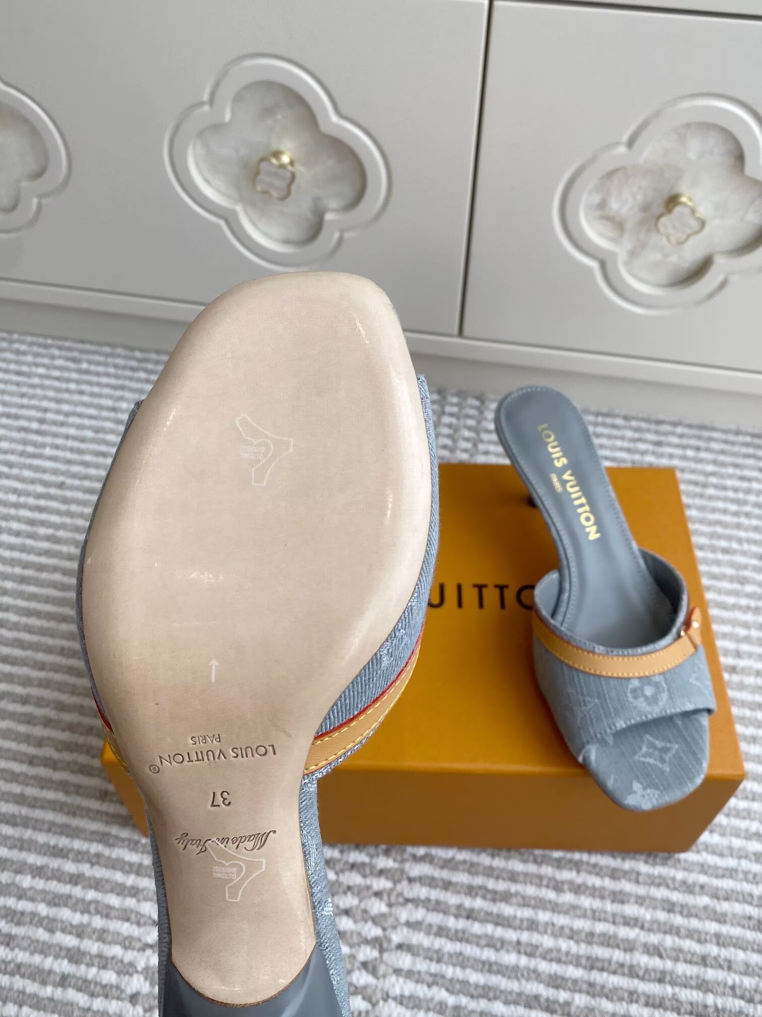 UA LV 6AM Mule