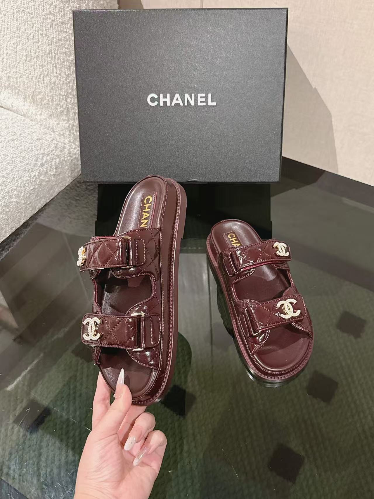 UA Ch**el SLIDES
