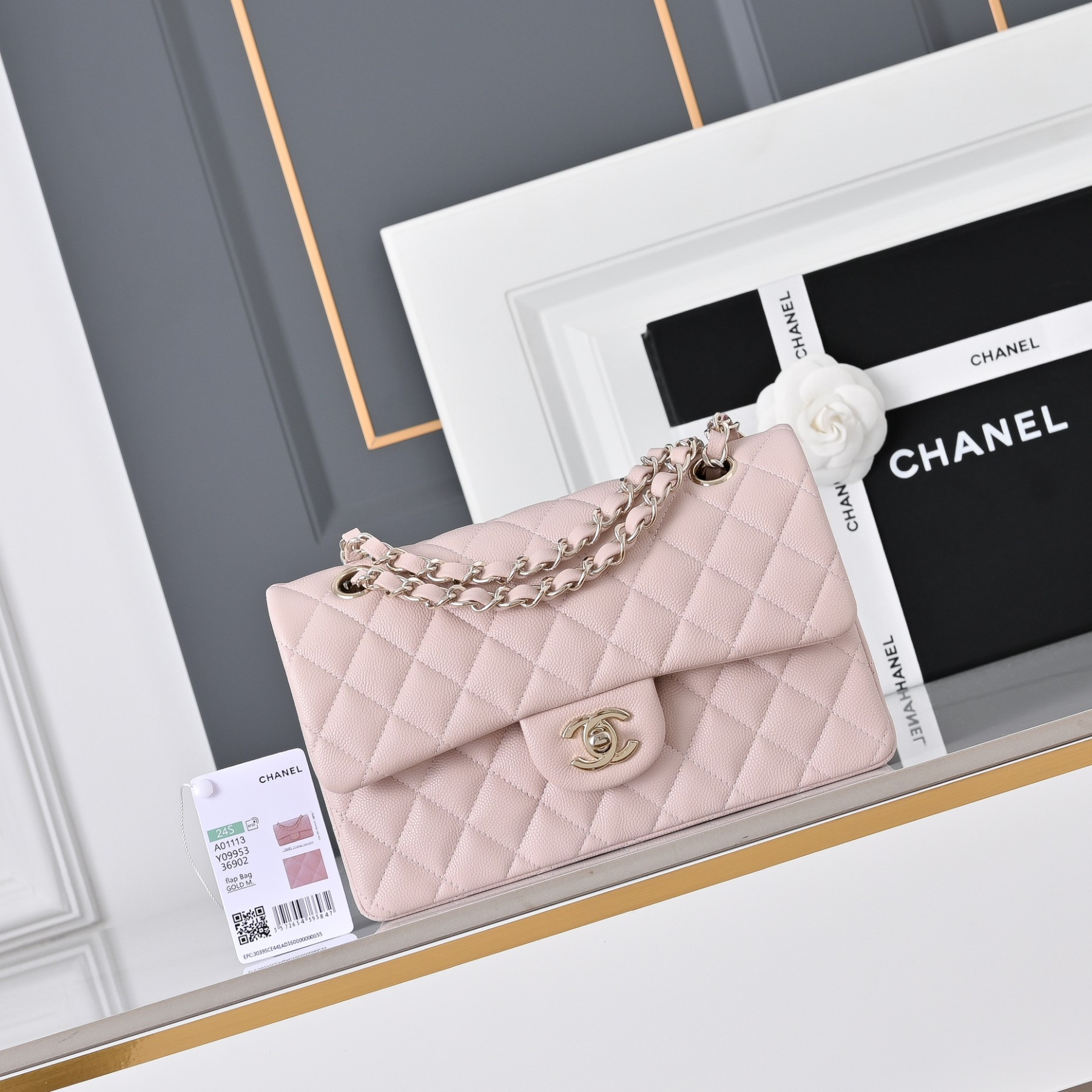 Chanel Classic Flap handbag Light pink with light gold hardware and caviar leather A01113 23x14.5x6cm