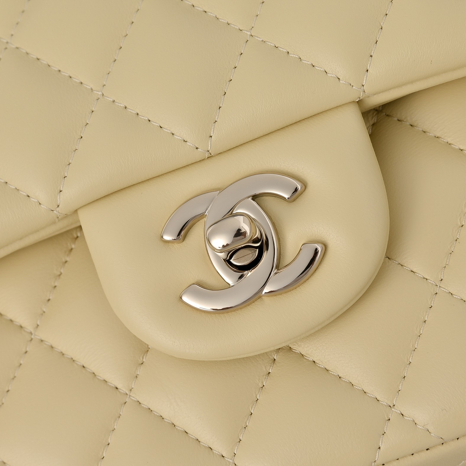 Chanel Classic Flap Handbag CF A01113 23x14.5x6cm