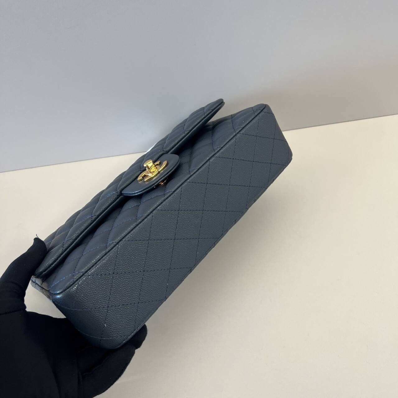 Chanel Classic Flap Bag 15x25.5x6cm
