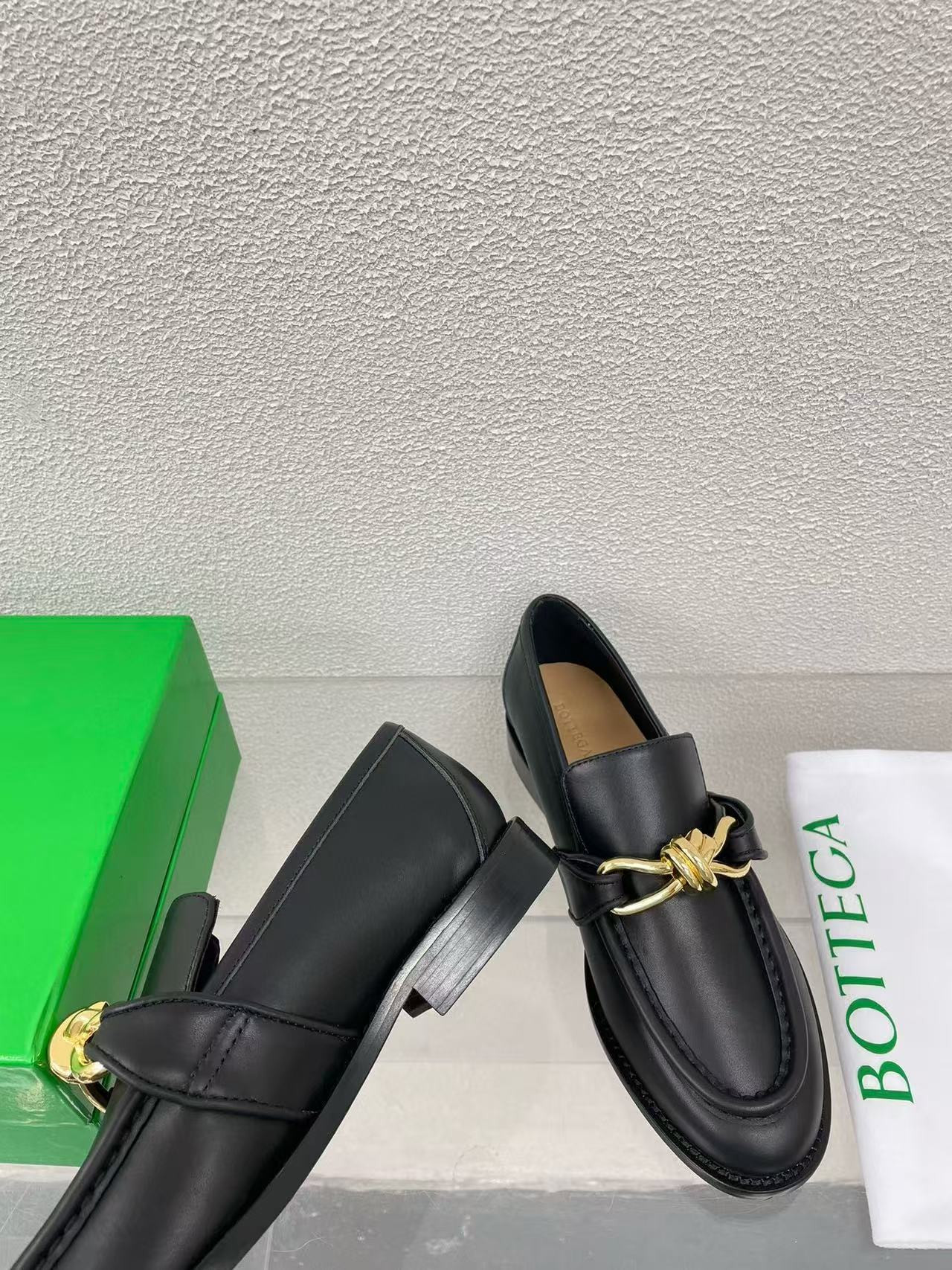 UA B0tt*ga Ven*ta Loafers Shoes