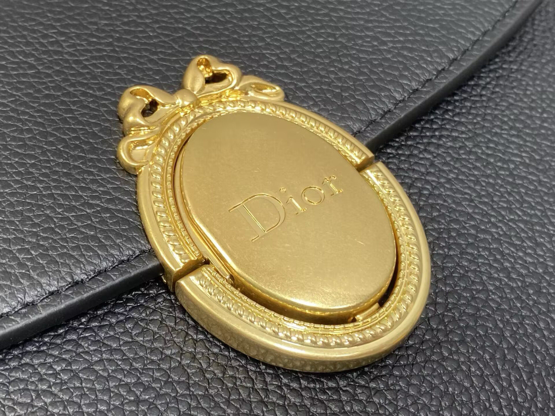 Dior Medium Médaillon Flap Bag 23x16x6.5cm