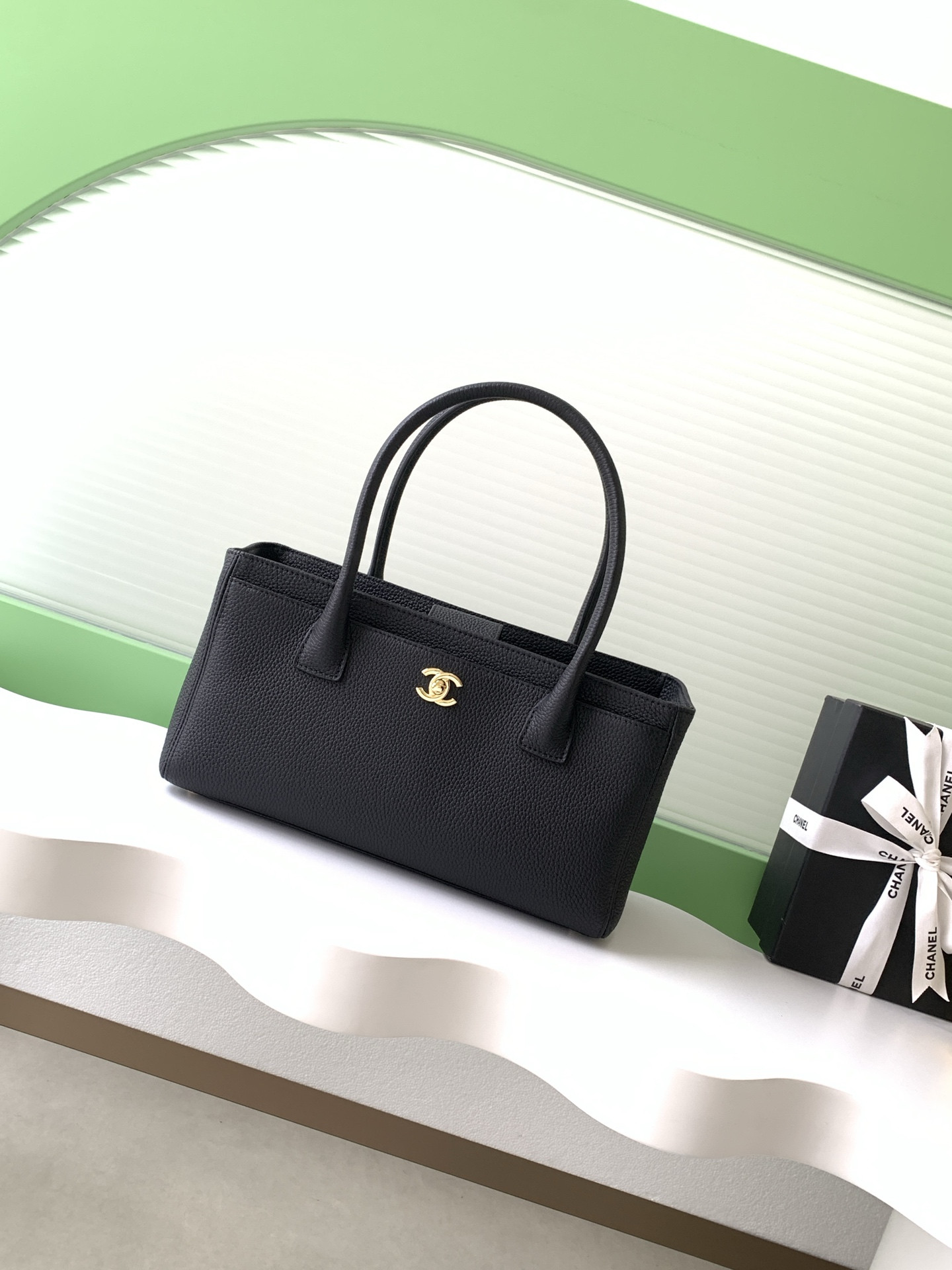 Chanel Executive Cerf Tote 32x17.5x13cm
