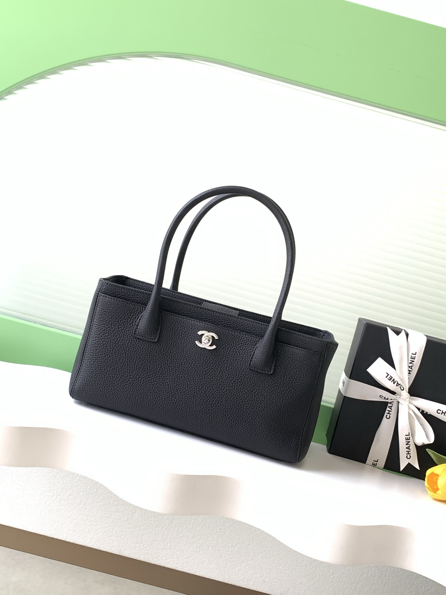 Chanel Executive Cerf Tote 32x17.5x13cm