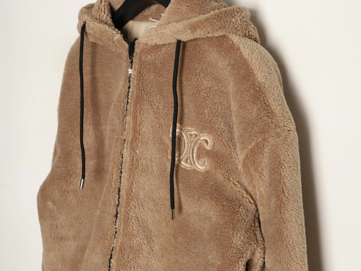 Ce1i*e Coats