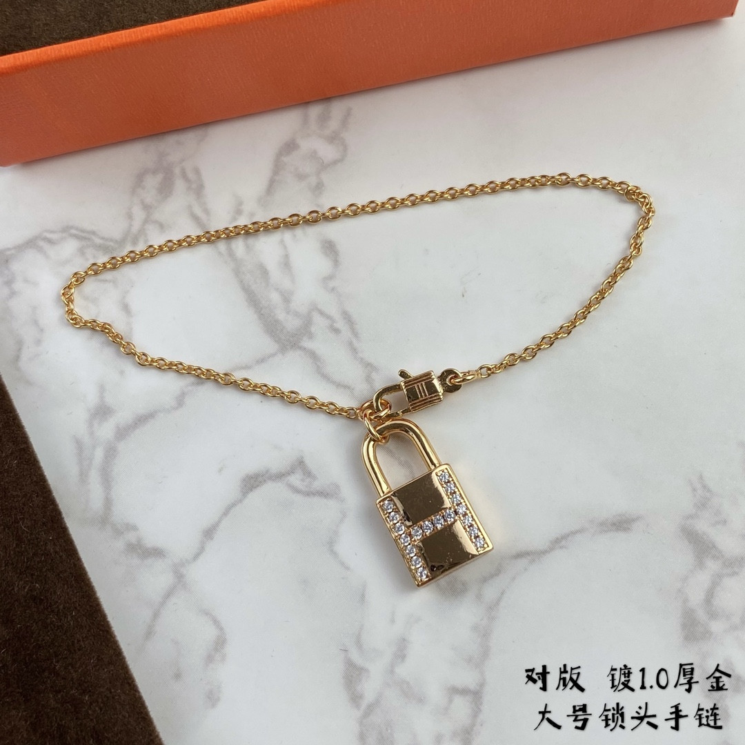 H**me5 large padlock Bracelet