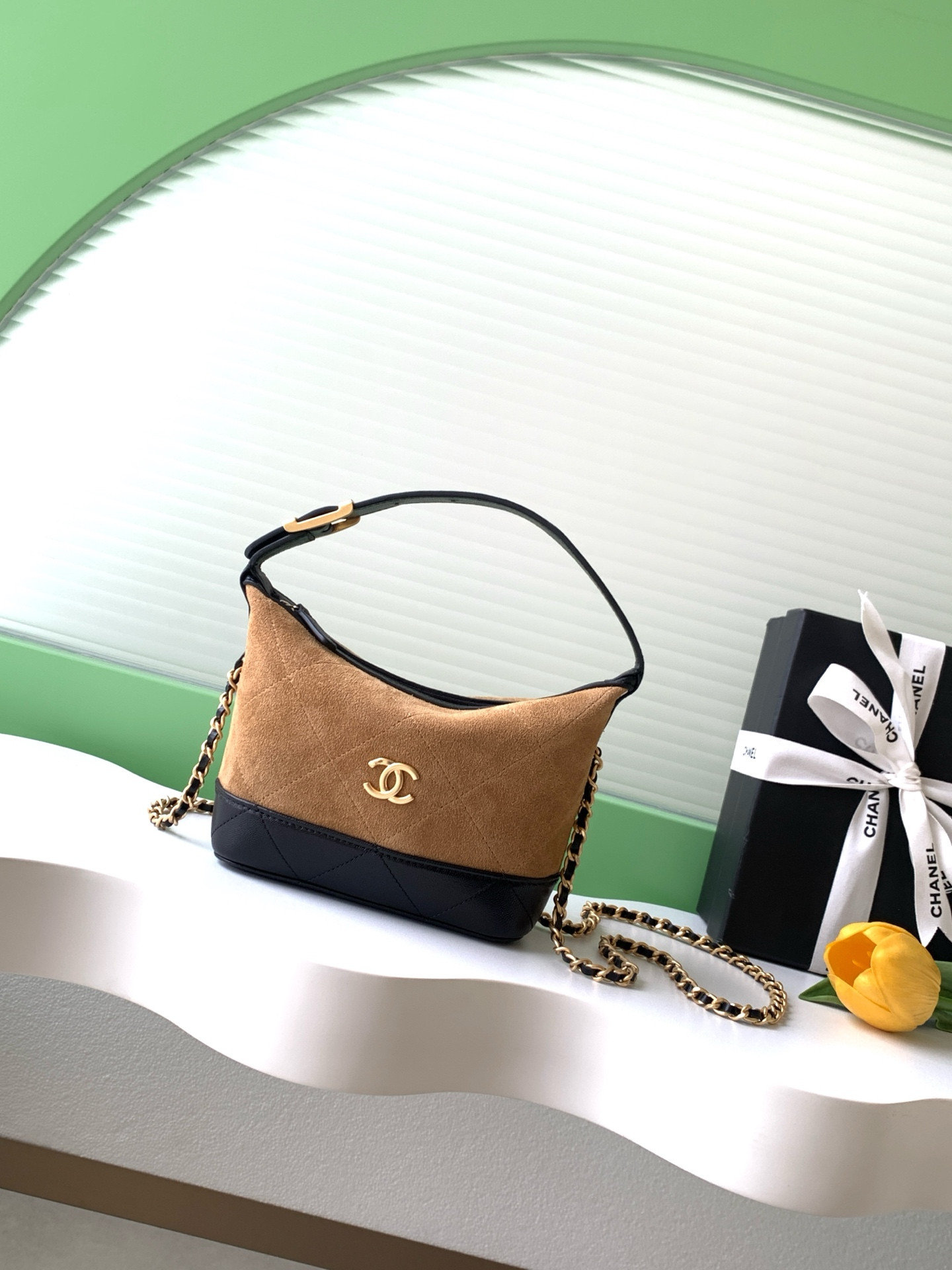 Chanel Clutch with chain AP5187 21x19x7cm