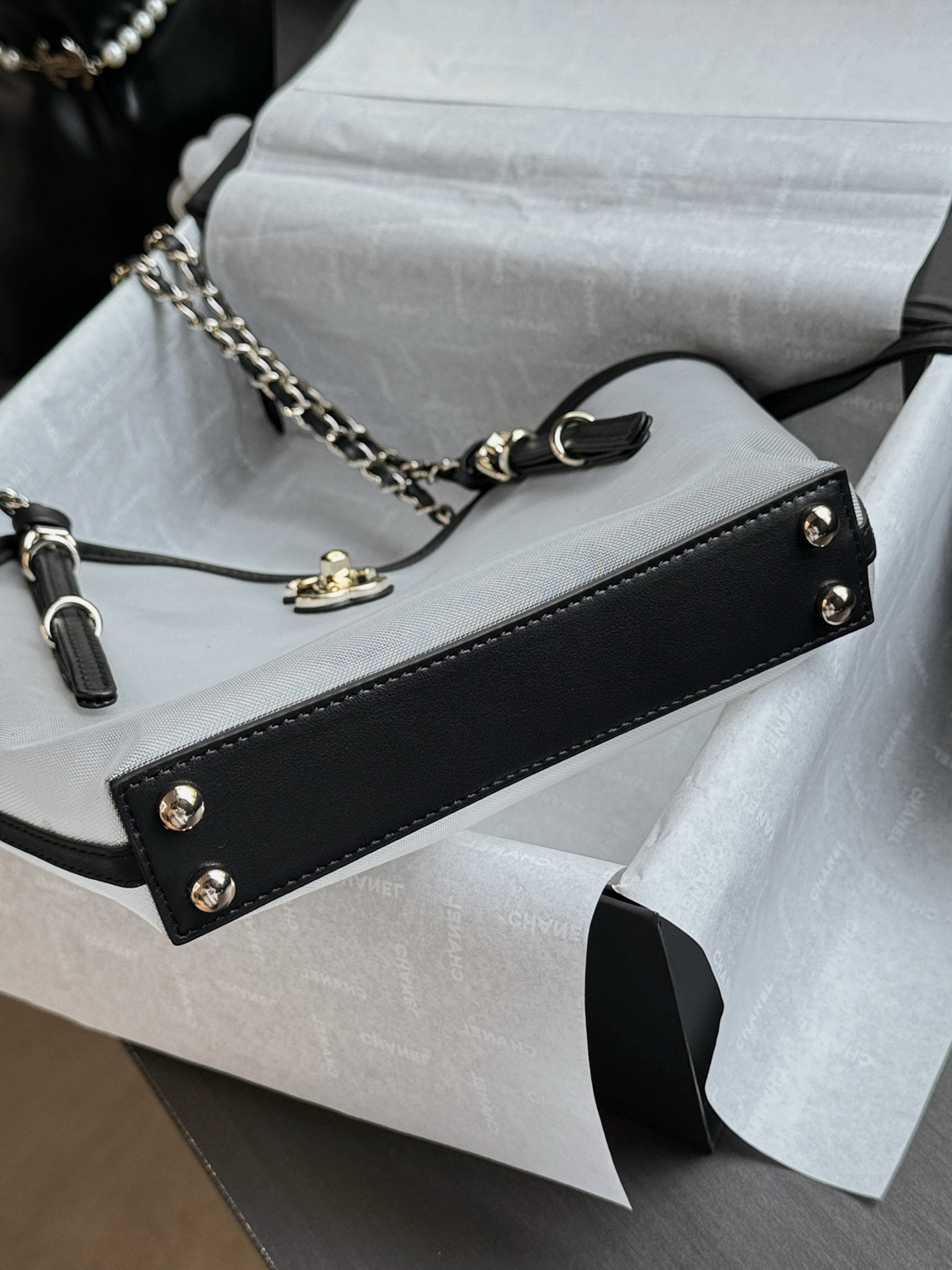 Chanel Shopping Bag AS6015 20x28x7cm