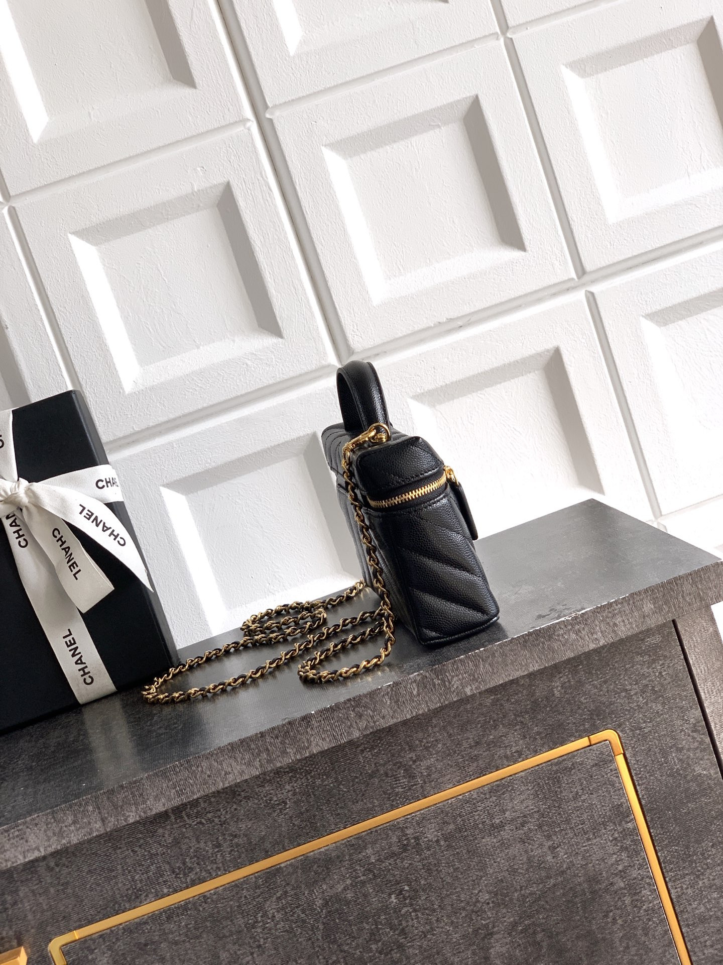 Chanel Vanity with Chain AP5212 17x19.5x5cm