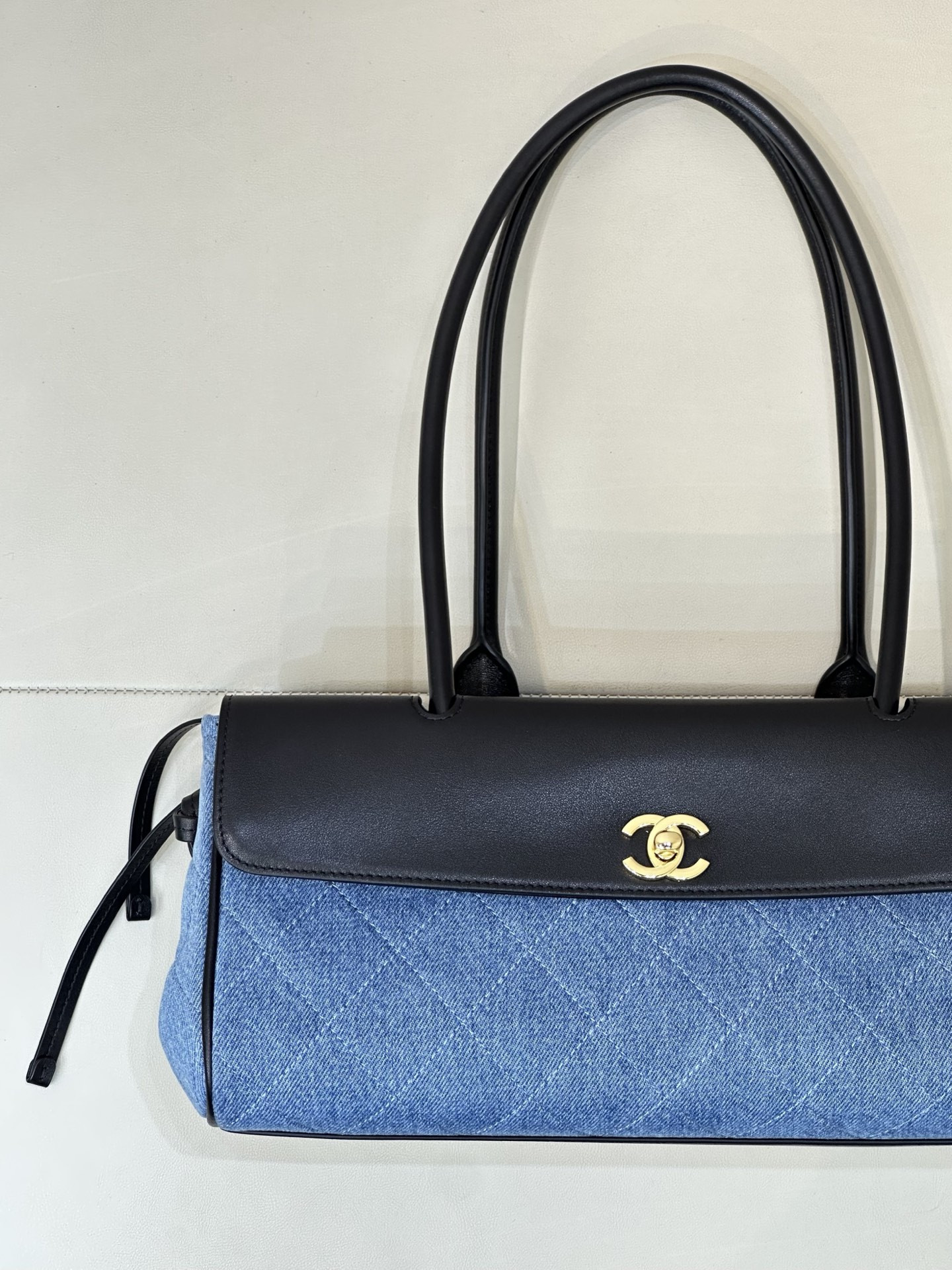 Chanel Small Tote AS6288 15x31x12cm