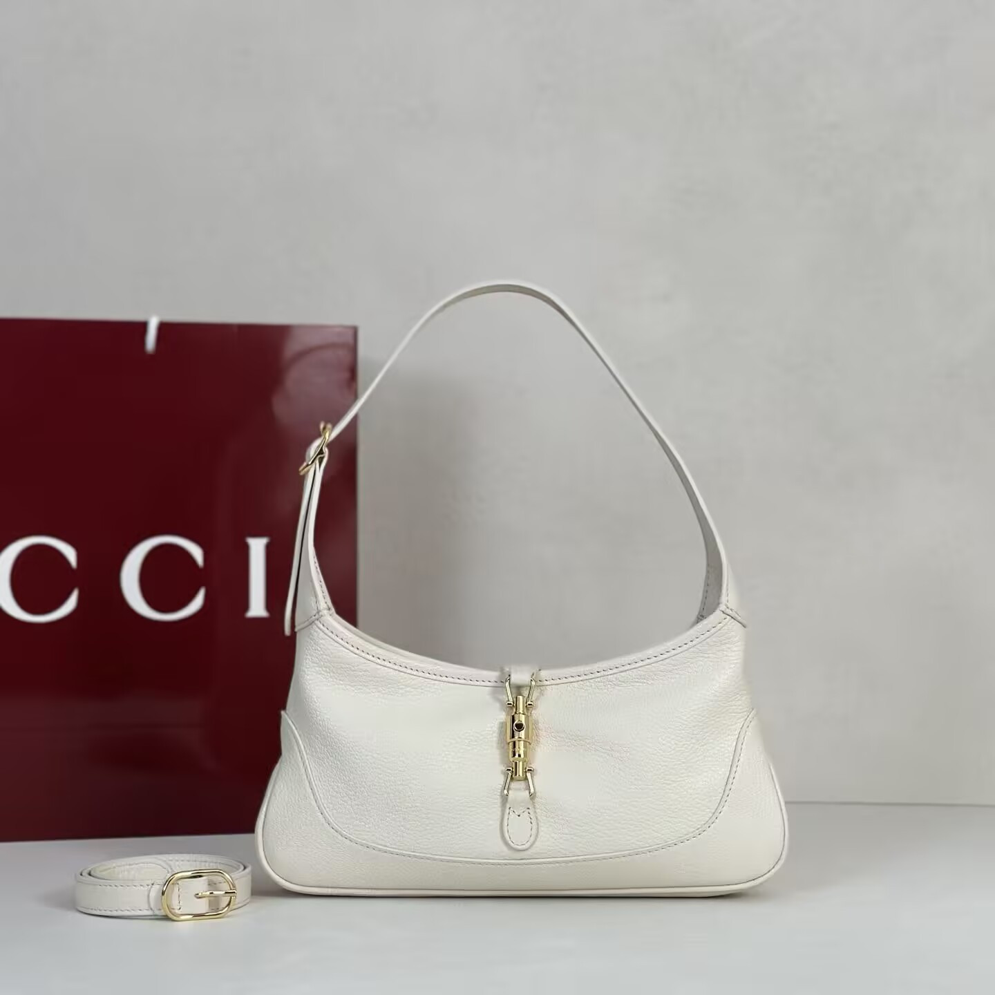 Gvc*1 jackie slim shoulder bag 27x13x3.5cm