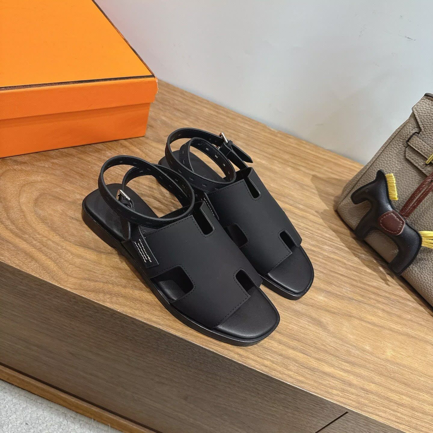 ua H**me5 maya sandal