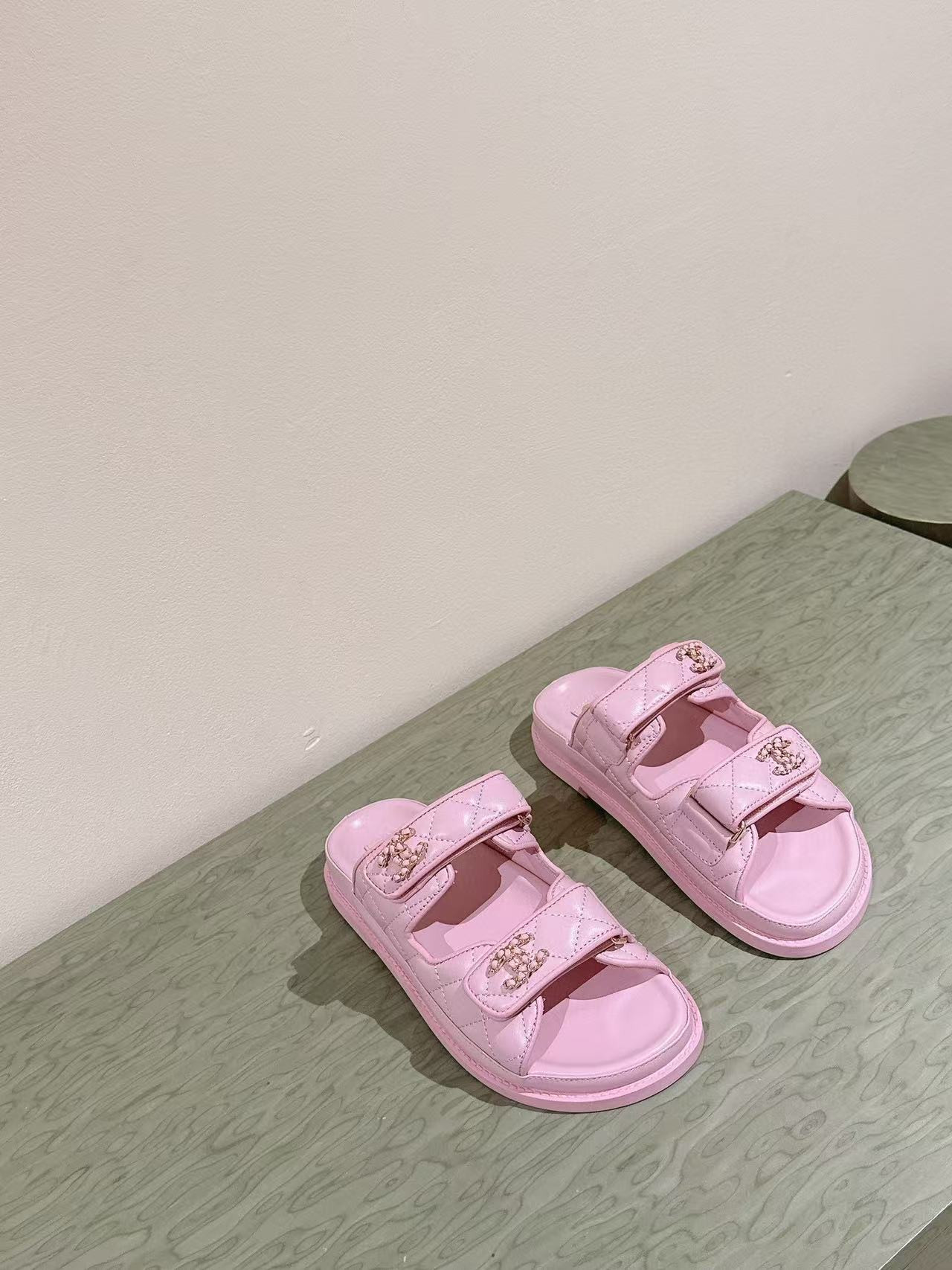 UA Ch**el SLIDES