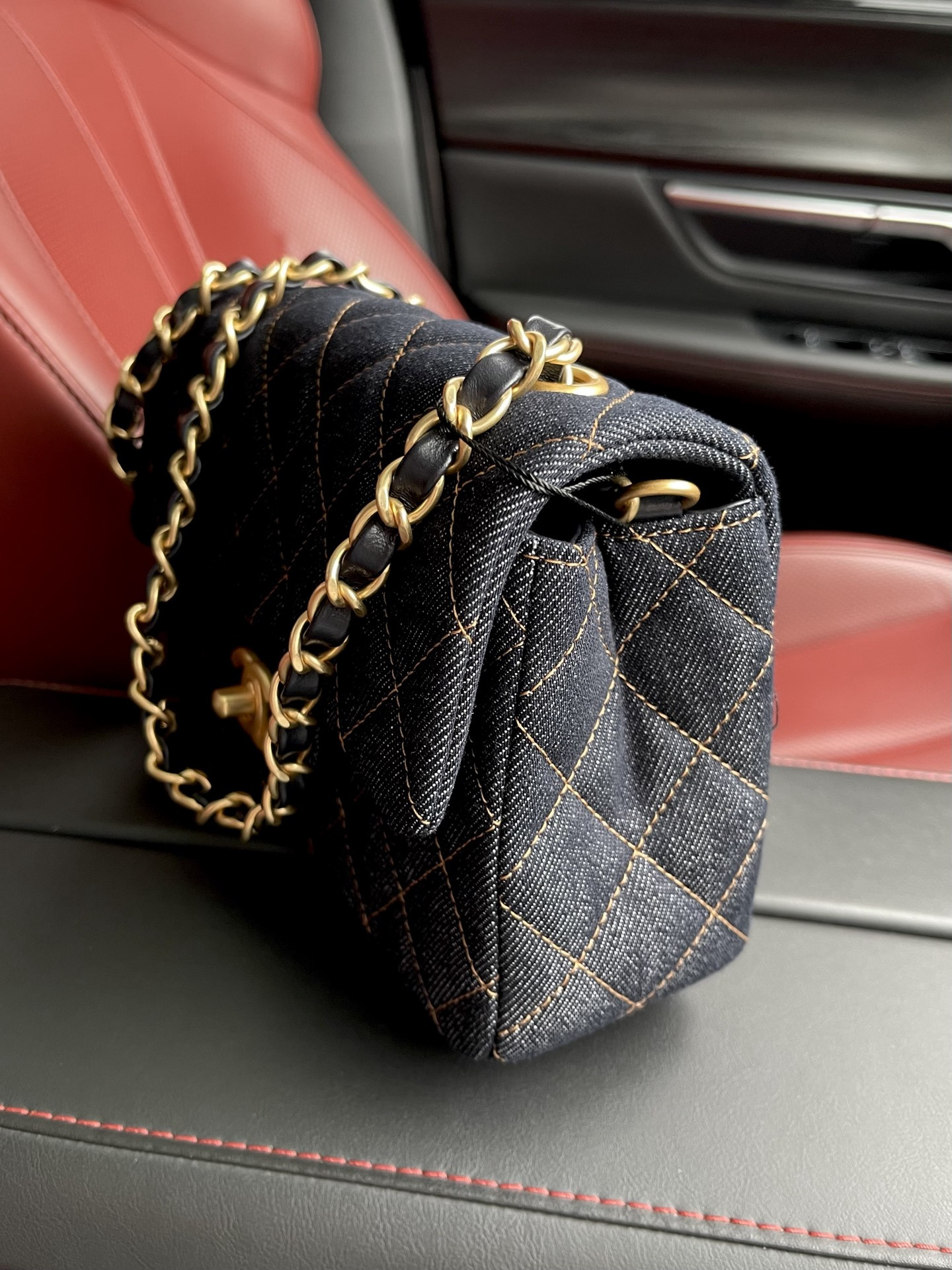Chanel Mini Classic Handbag A69900 12x20x6cm
