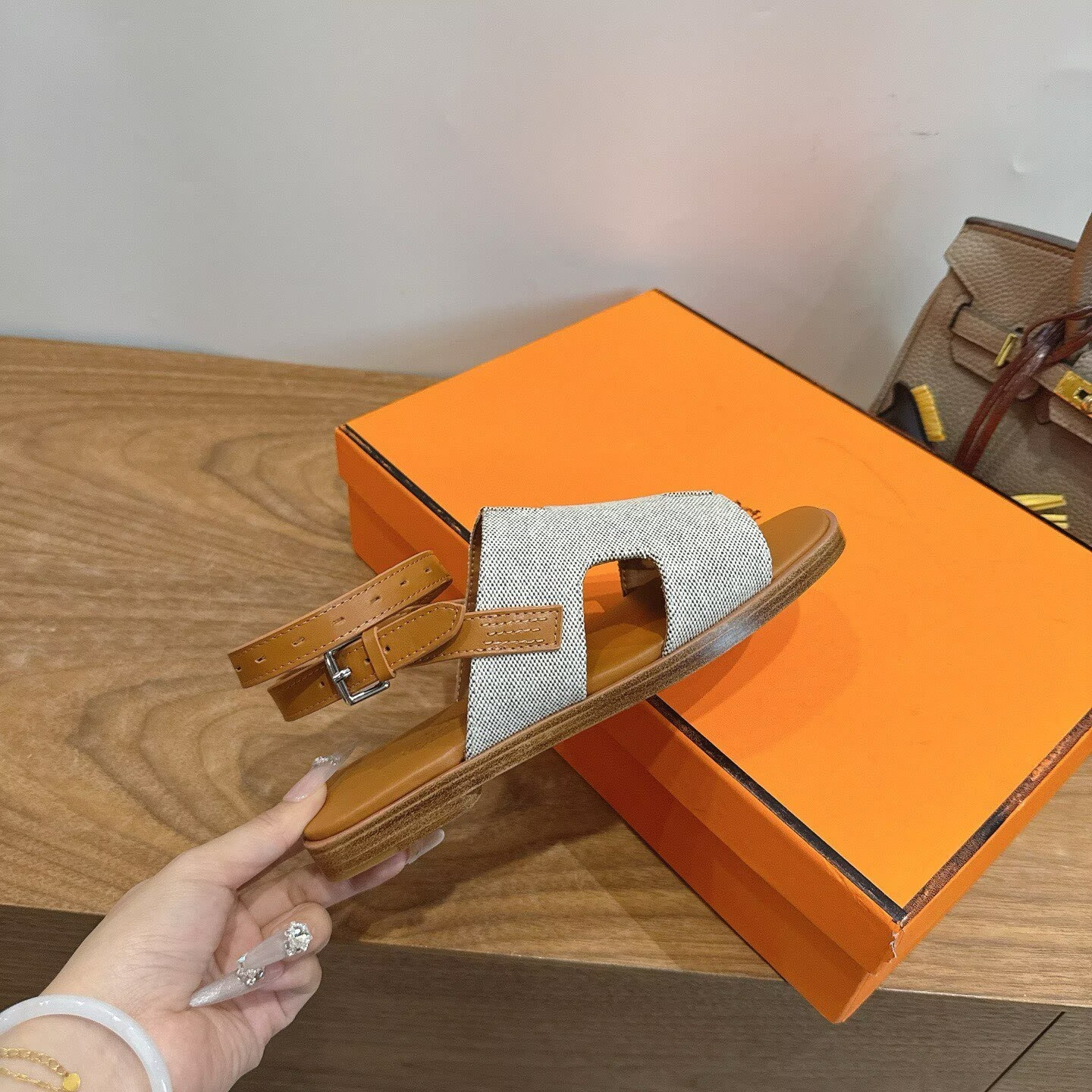 ua H**me5 maya sandal