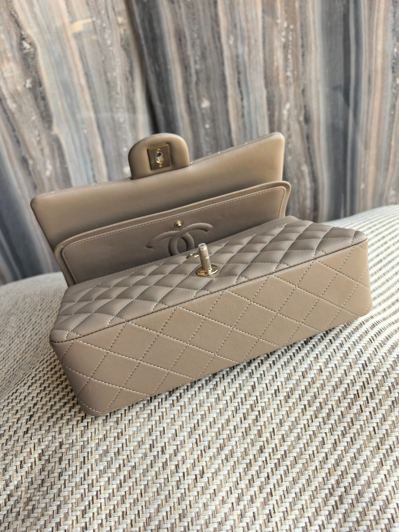 Chanel Classic Flap Bag Light gold hardware 15.5x25.5x6.5cm