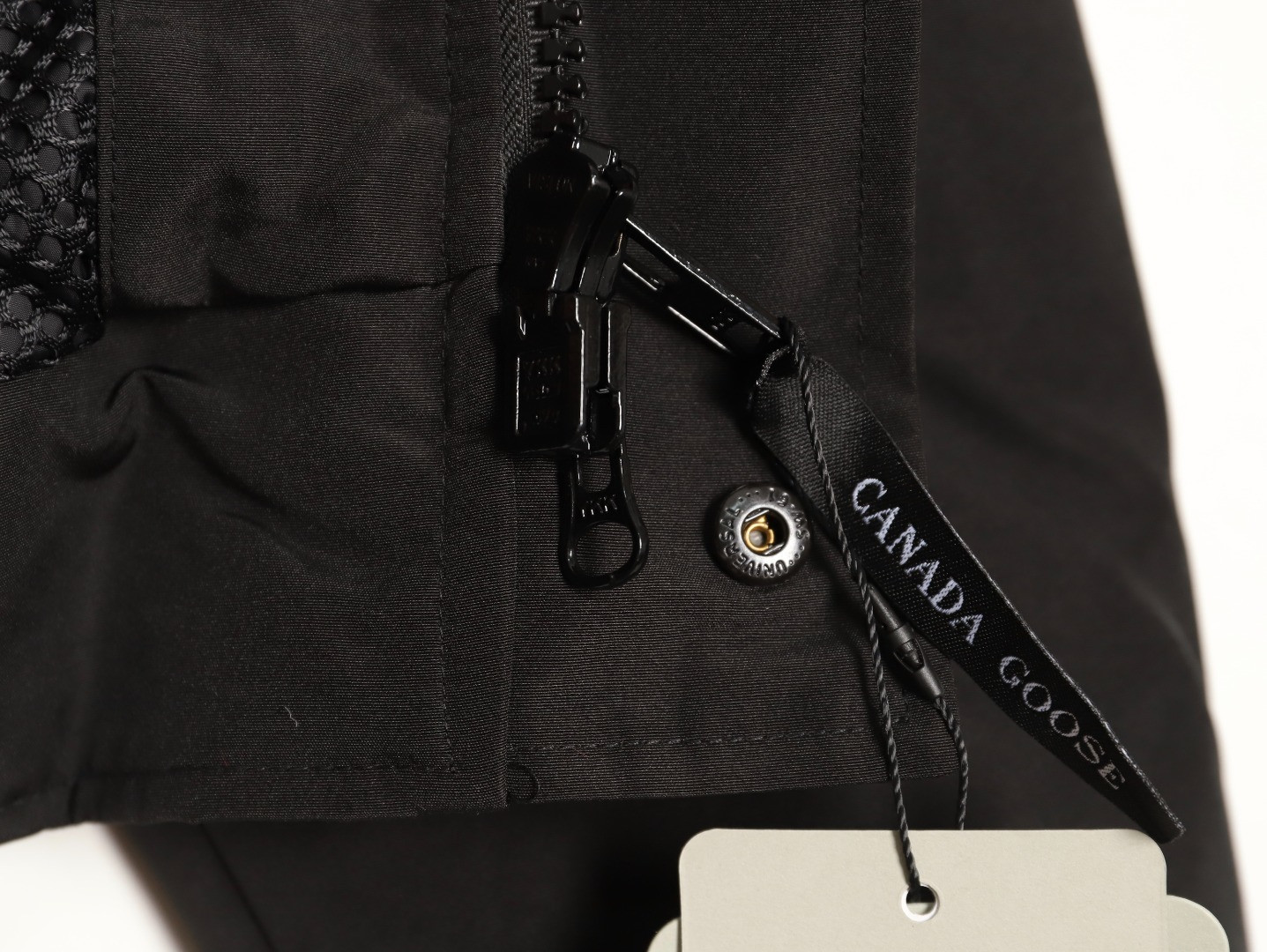 Can*a G00se Short Puffer jacket