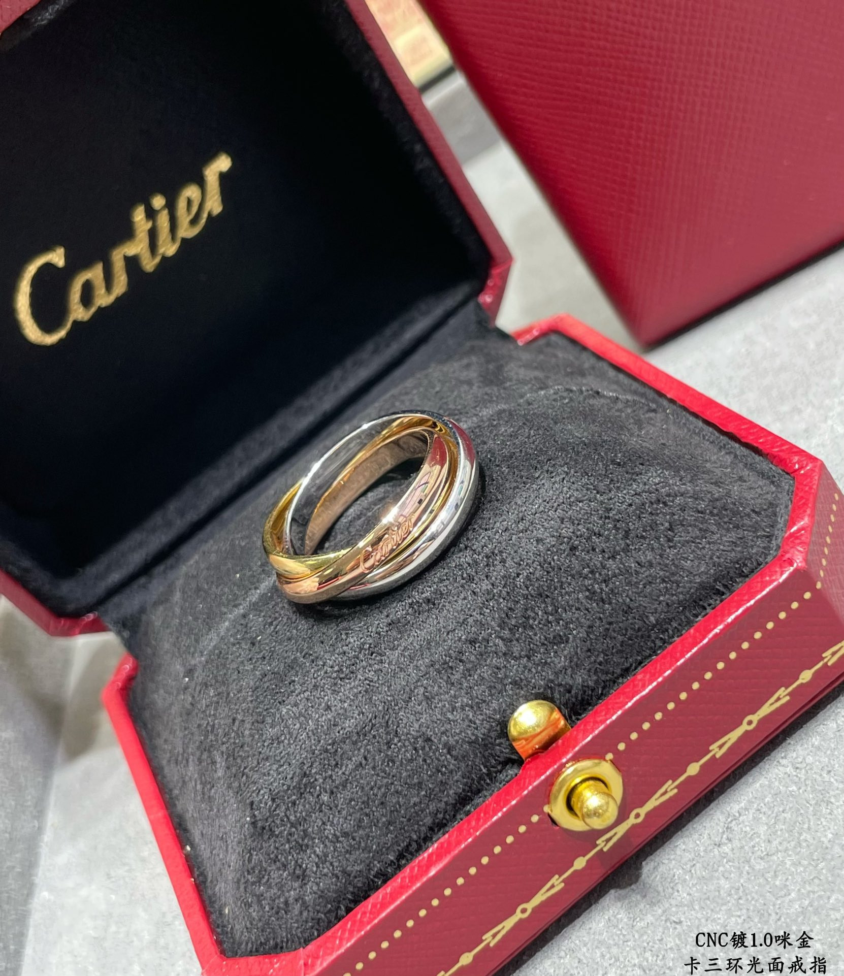 Ca*t1er three-ring polished ring