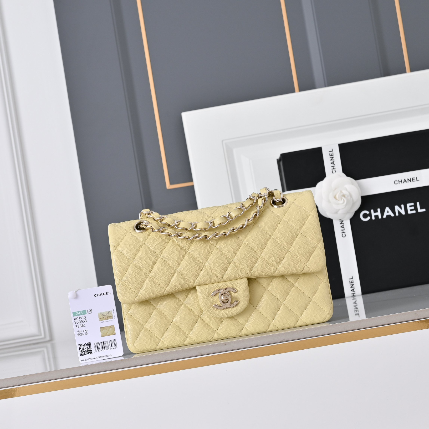 Chanel Classic Flap handbag Baby yellow with light gold hardware and caviar leather A01113 23x14.5x6cm