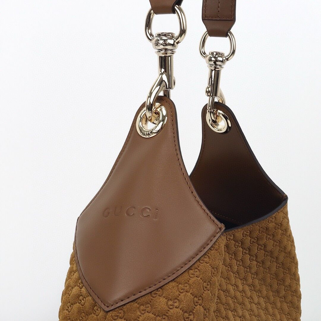 Gvc*1 B Shoulder Bag 42x 36x 2cm