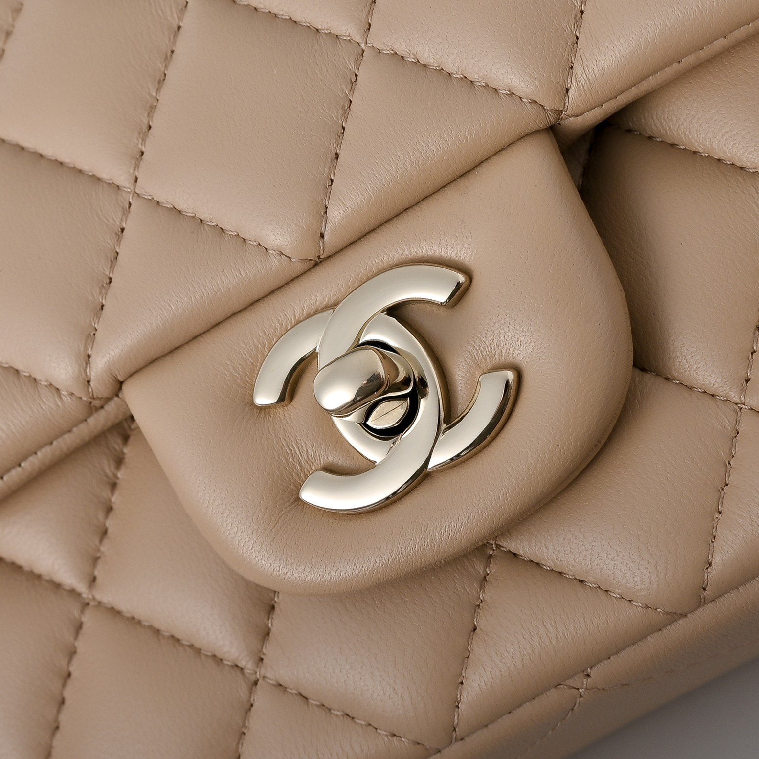 Chanel Mini Flap Bag 20x12x6.5cm
