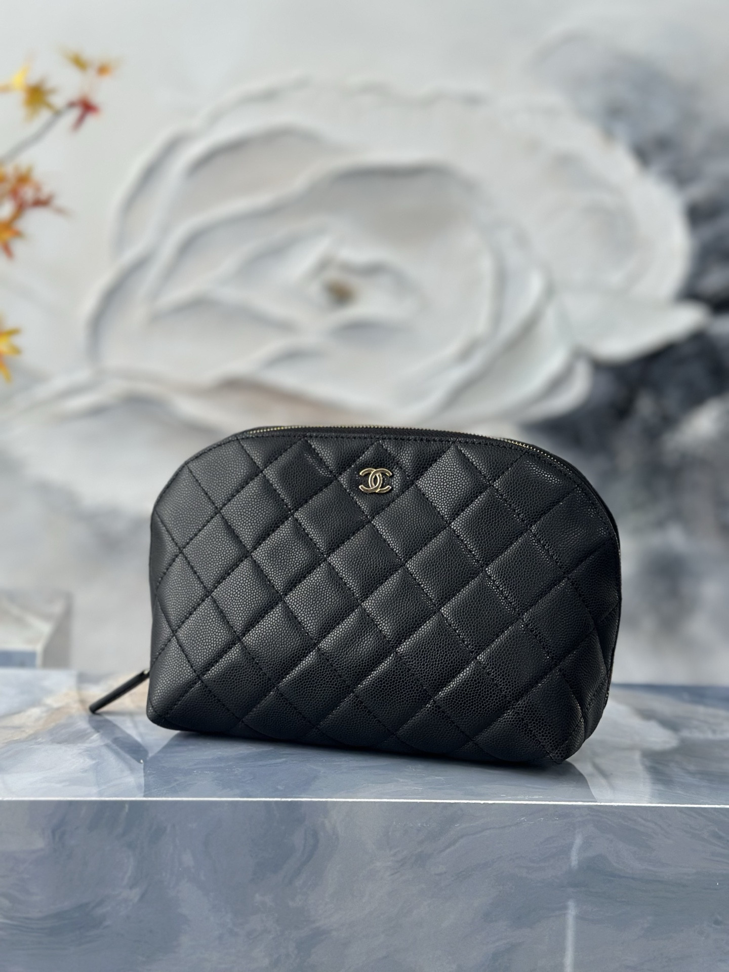 Chanel Quilted Cosmetic Bag Gold Hardware A31102 18.5x6x11cm