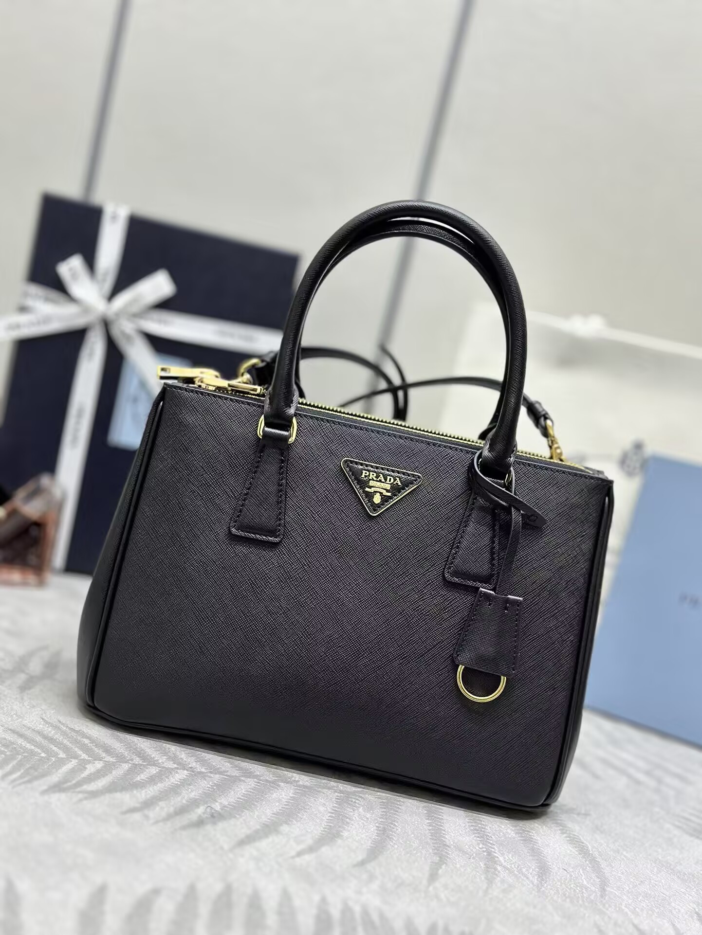 Prada Galleria medium Saffiano Leather Bag 28x20x12cm