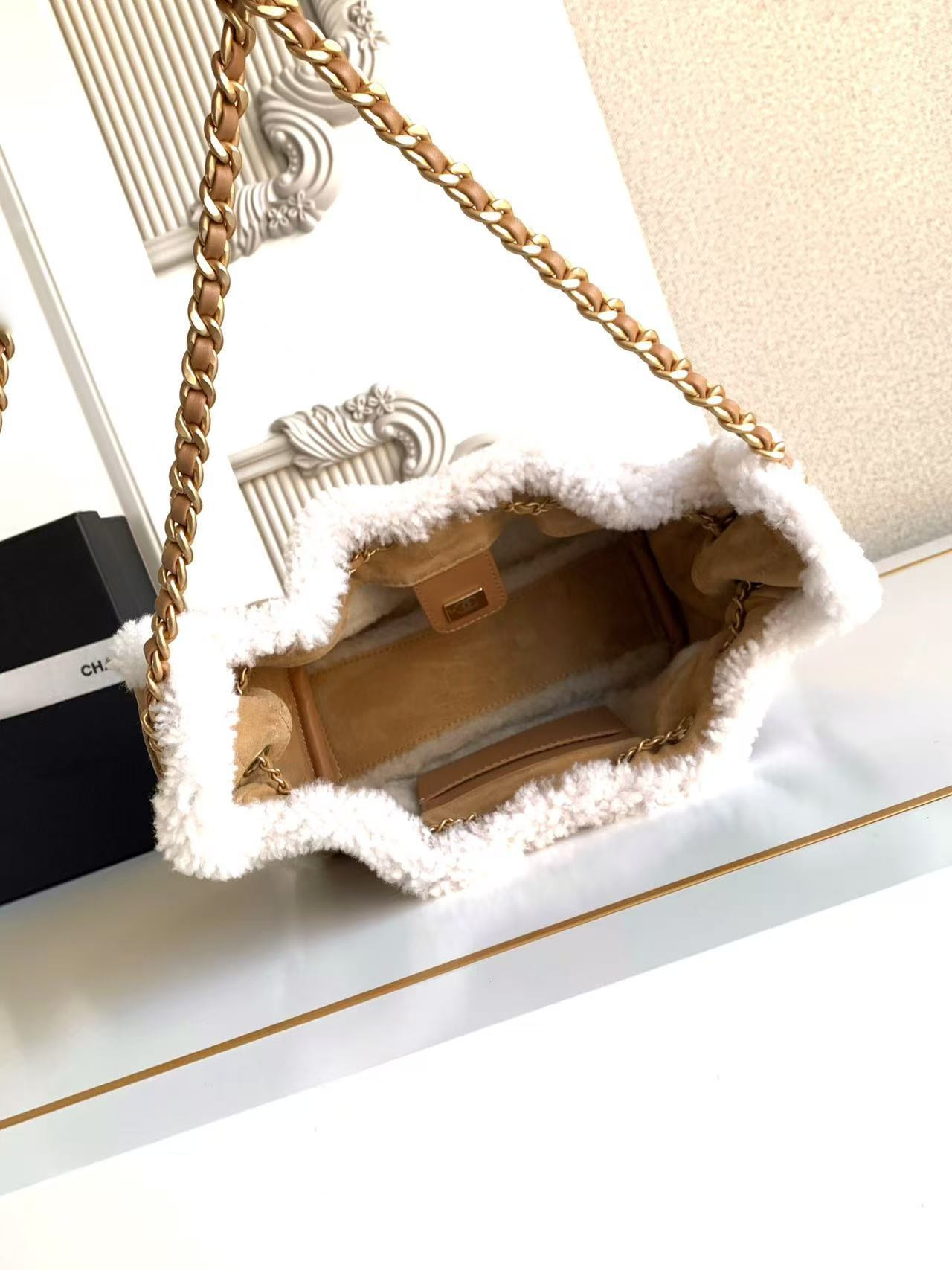 CHANEL 25C Bucket Bag 20x22x12.5cm