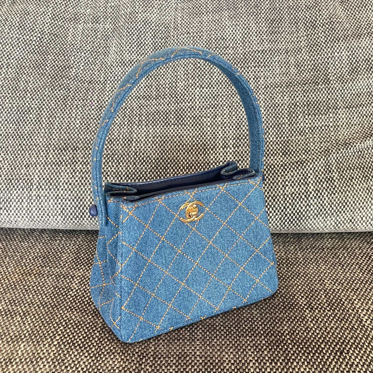 Chanel Mini Classic Handbag 18x13x7cm