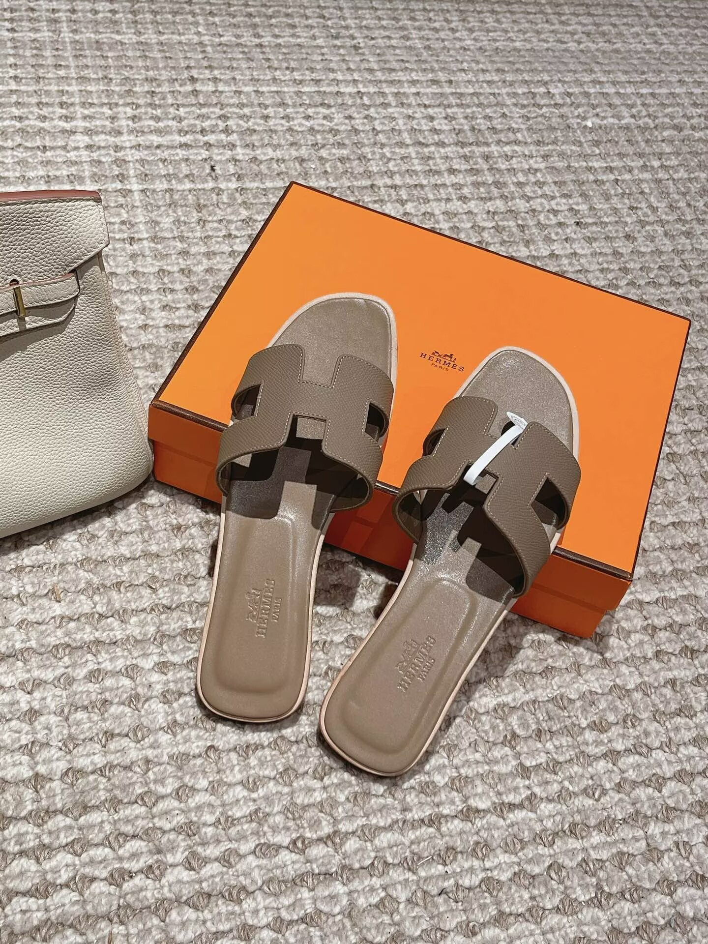 ua H**me5 oran sandal