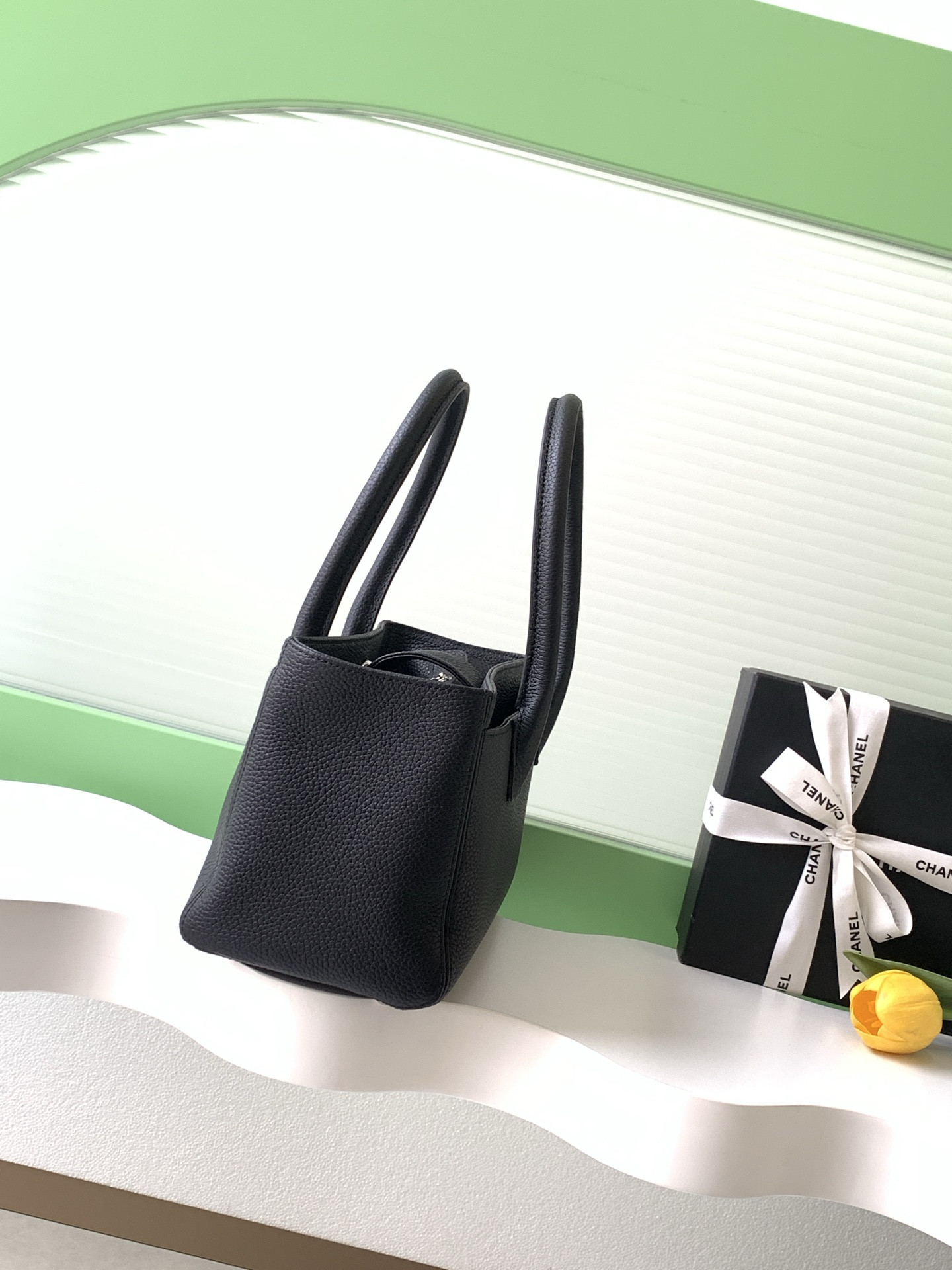Chanel Executive Cerf Tote 32x17.5x13cm