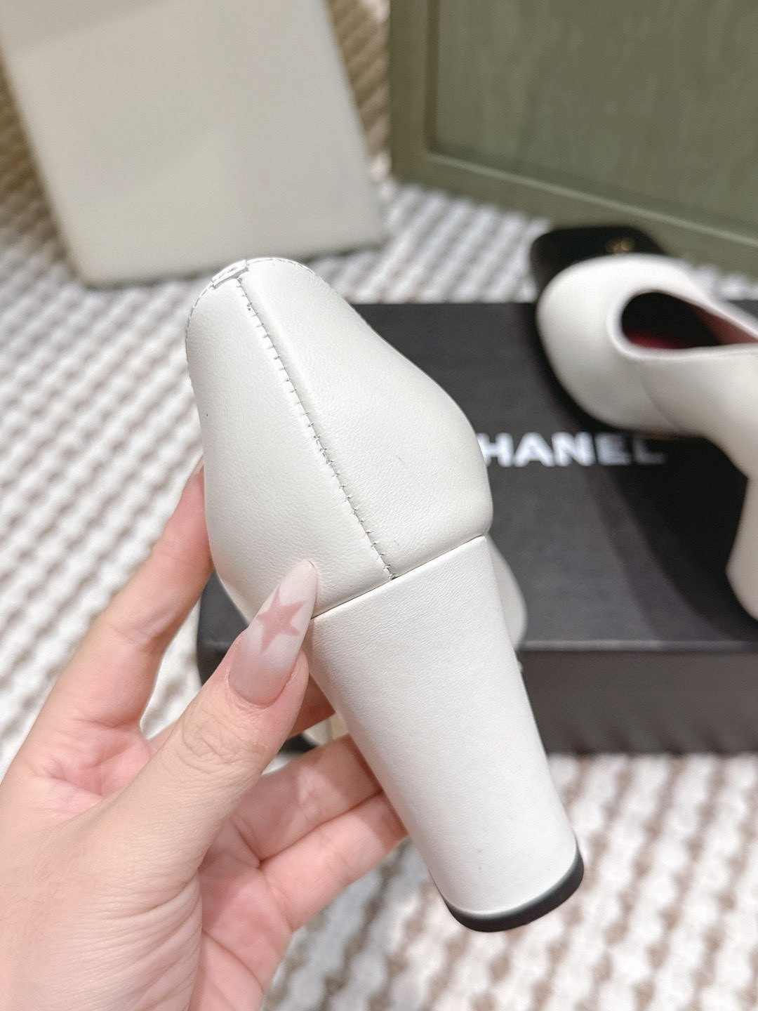 ua Ch**el pumps
